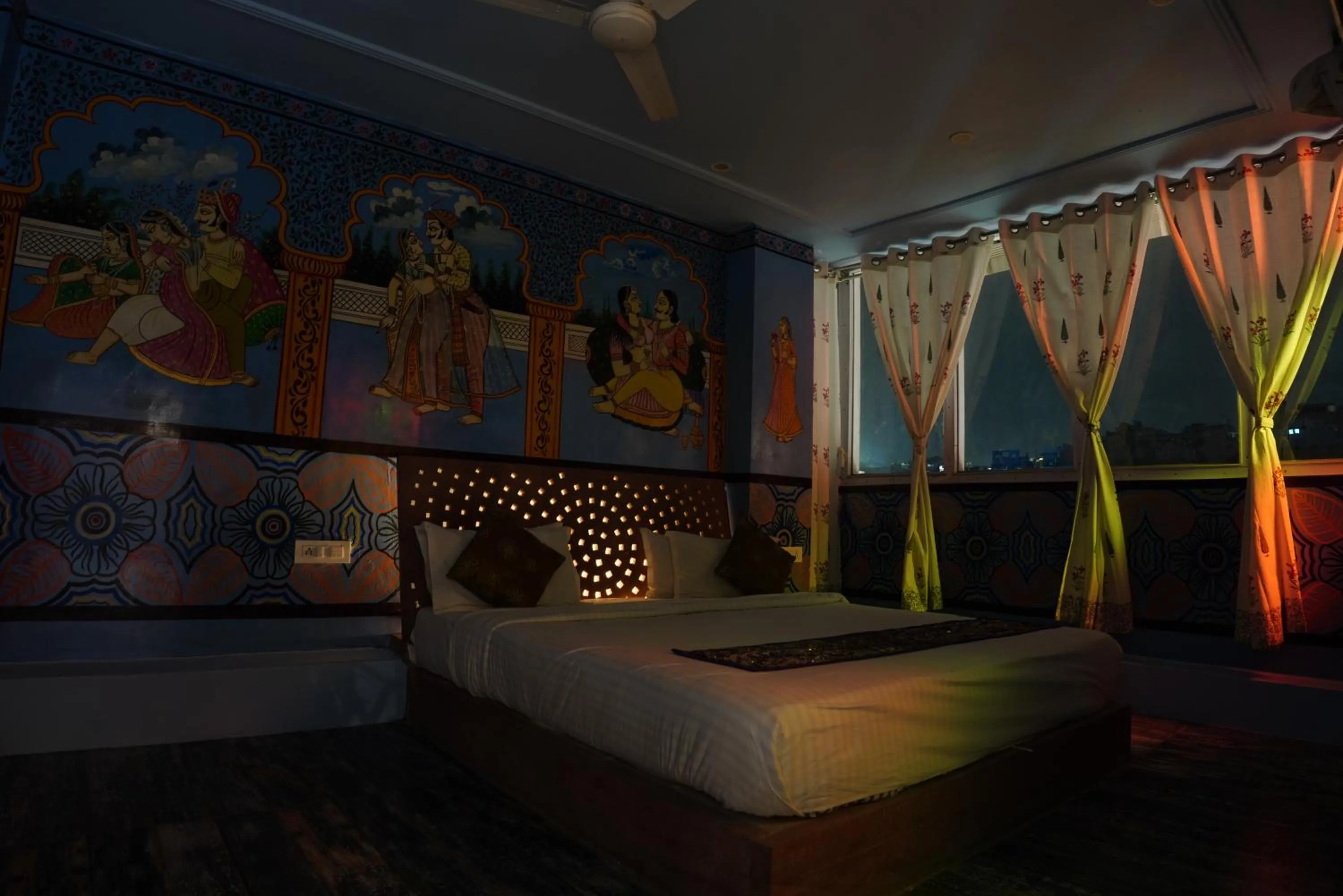 City view, Bed in Rani Mahal