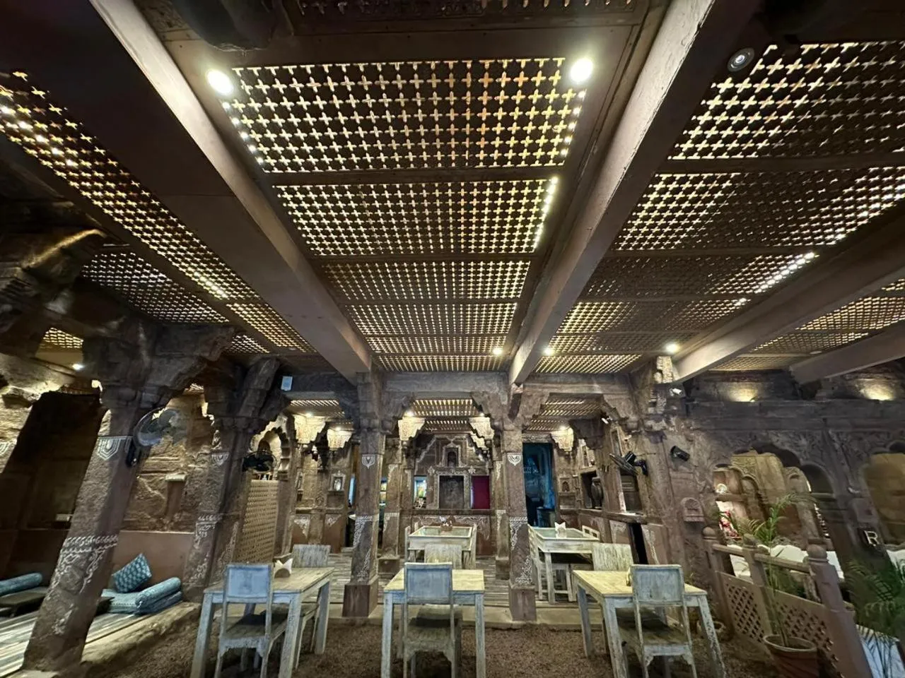 Restaurant/places to eat in Rani Mahal