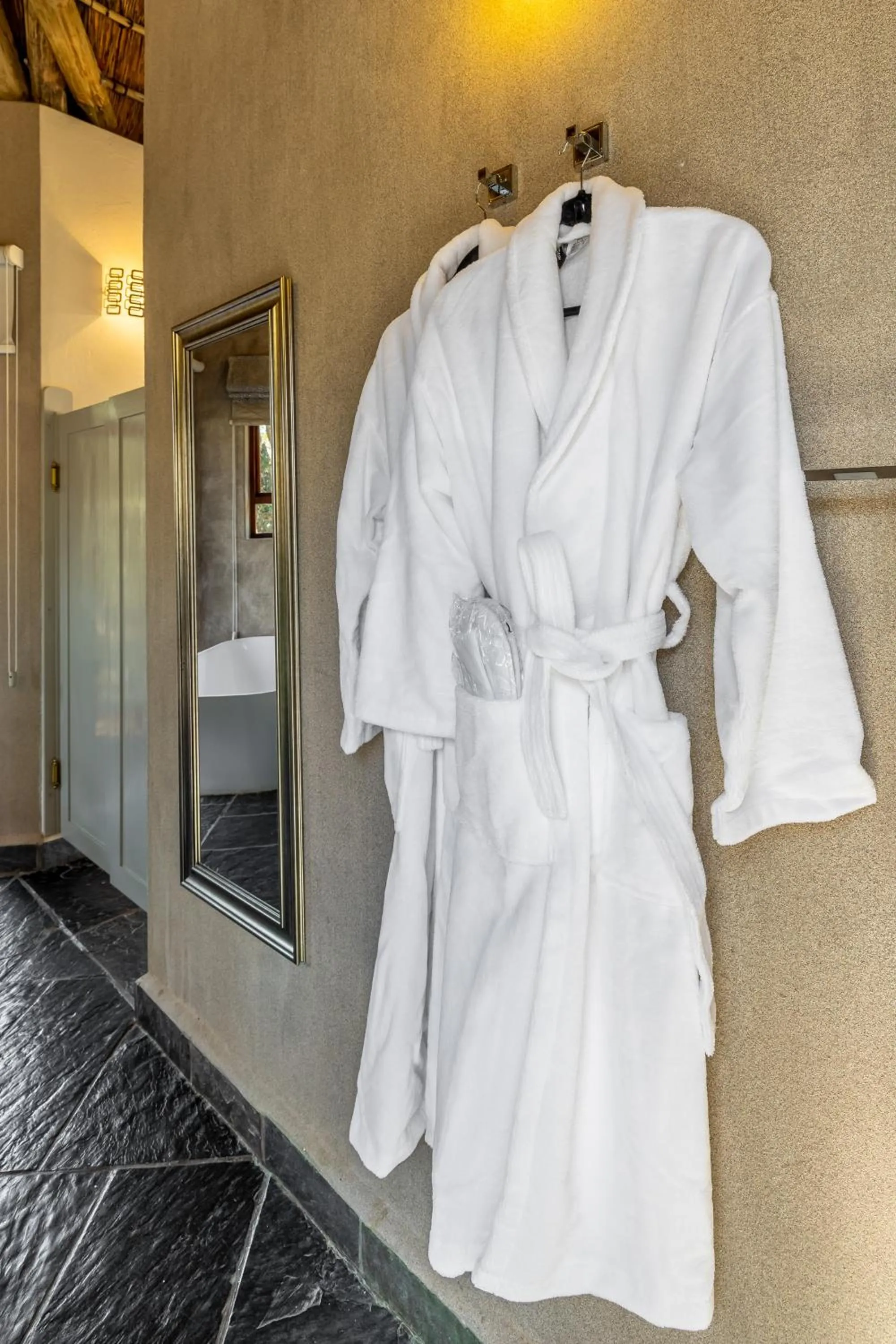 Public Bath in Kusudalweni Safari Lodge and Spa