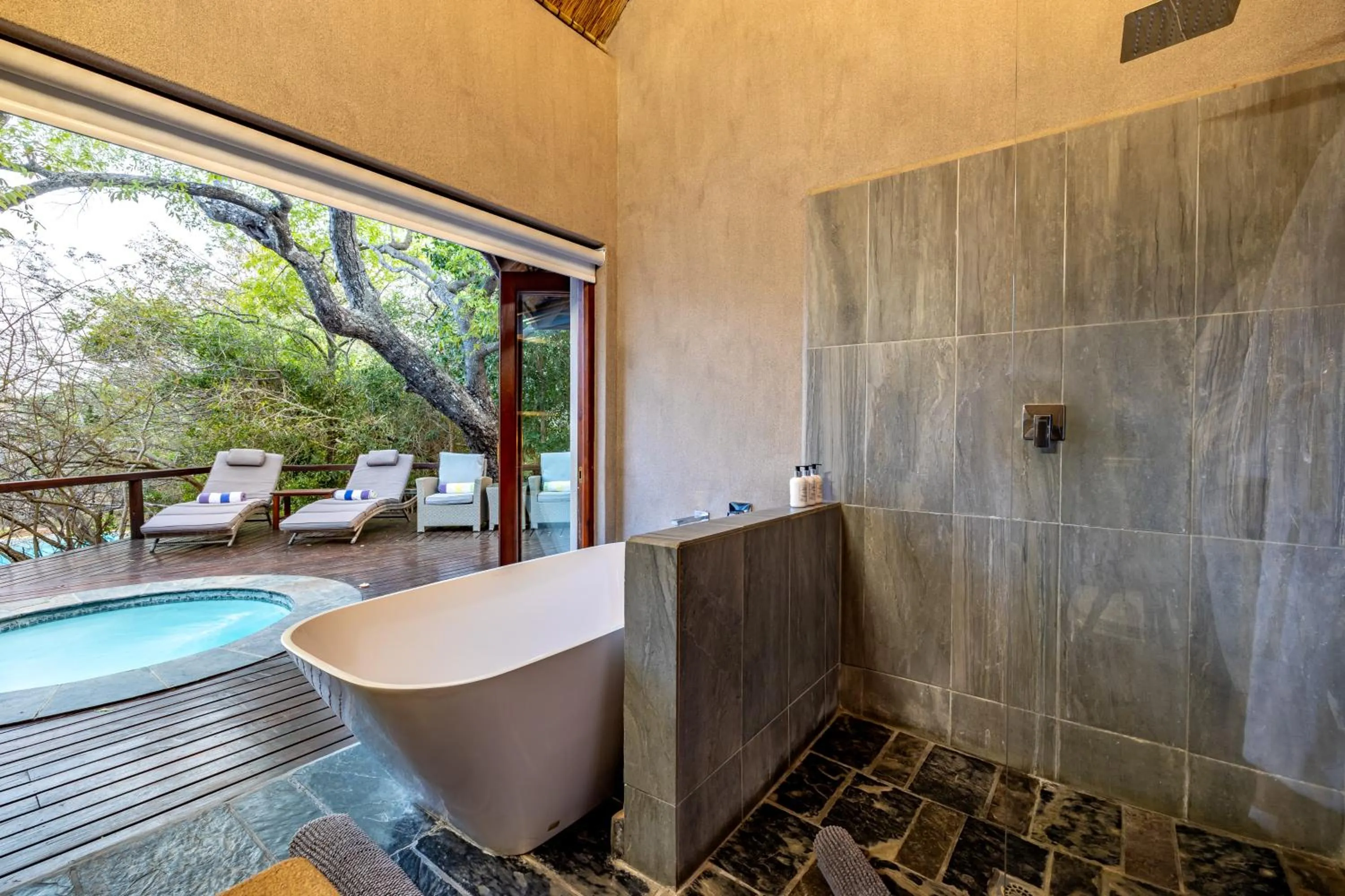 Patio in Kusudalweni Safari Lodge and Spa