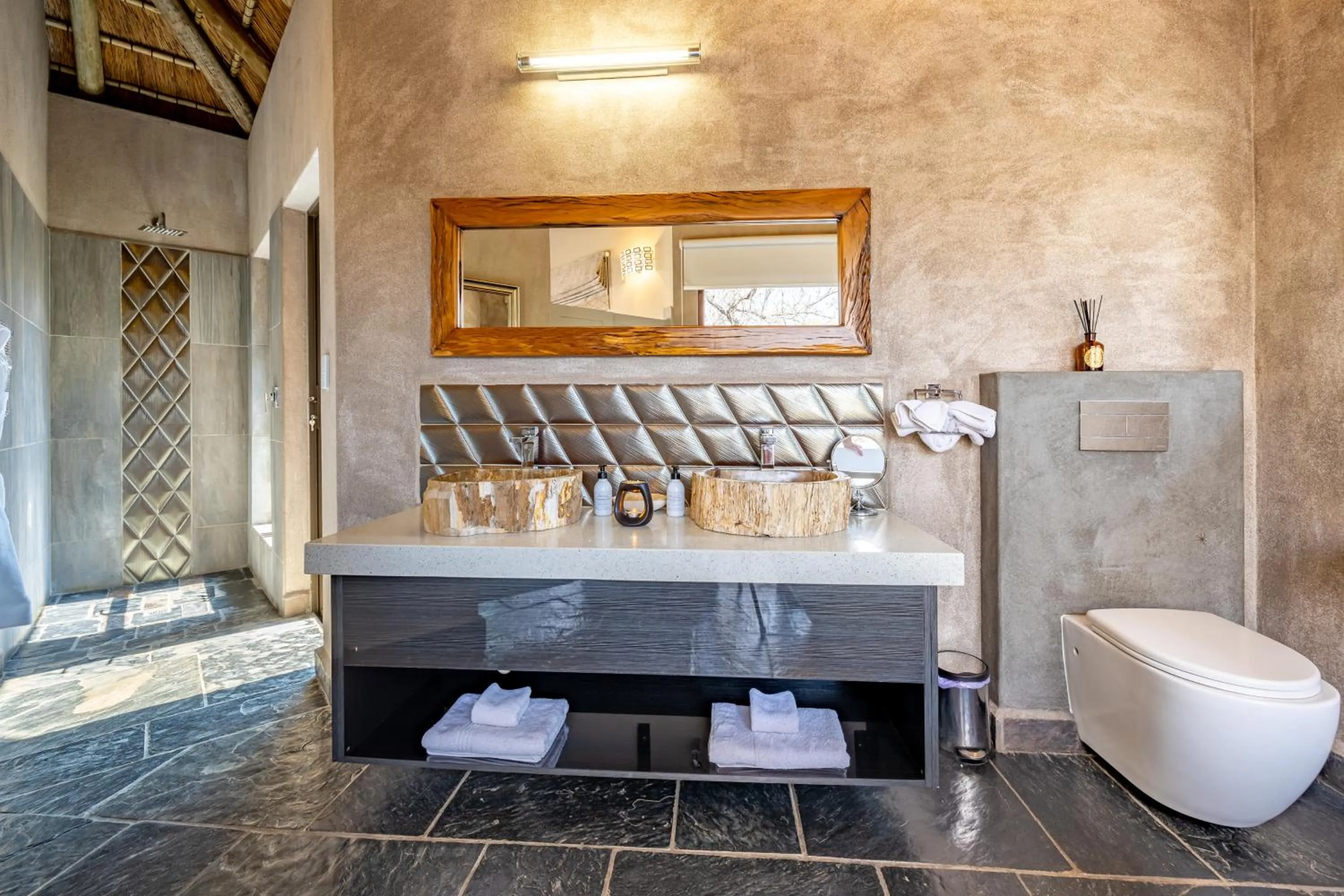 Bathroom in Kusudalweni Safari Lodge and Spa