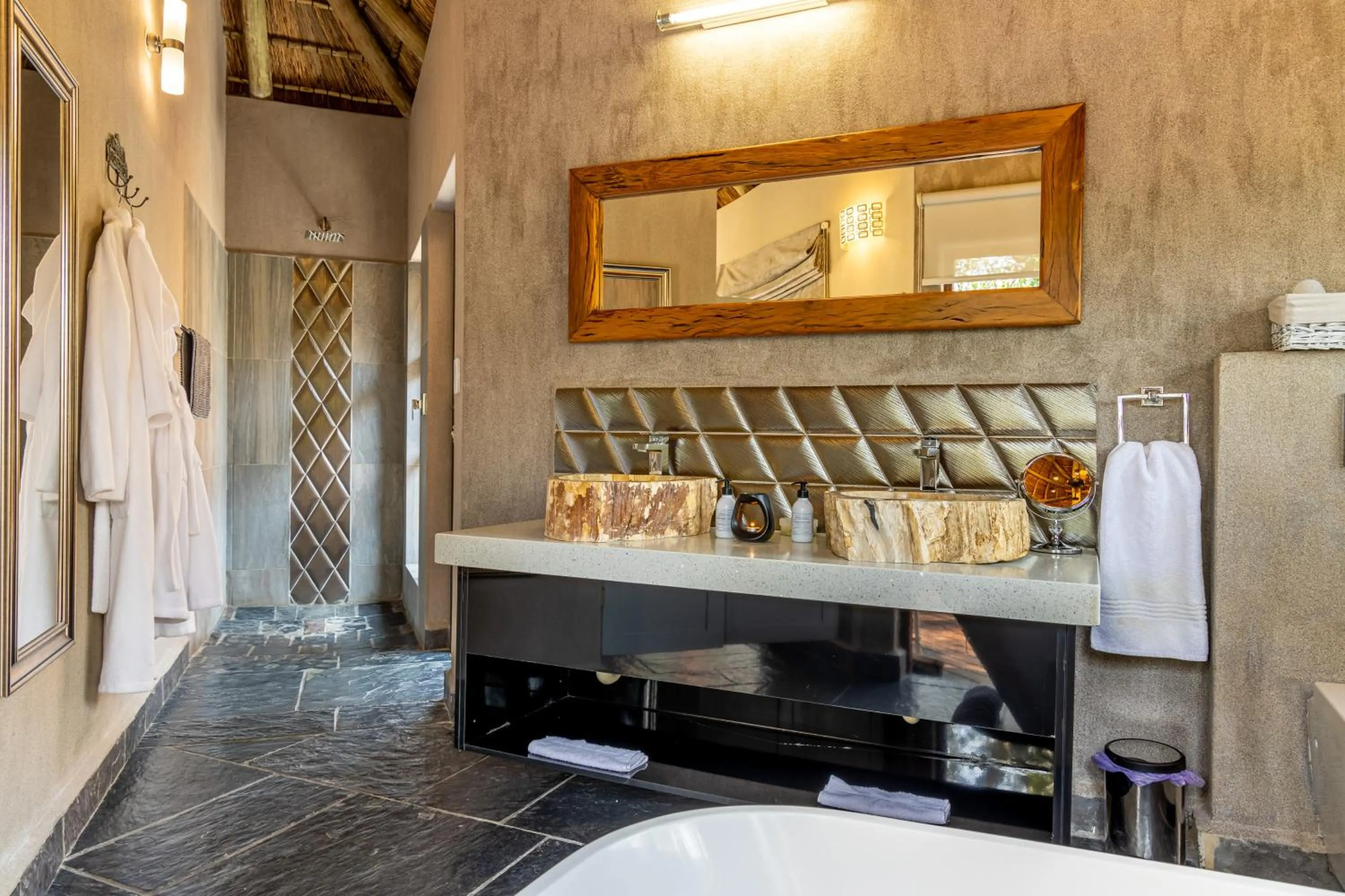 Bathroom in Kusudalweni Safari Lodge and Spa