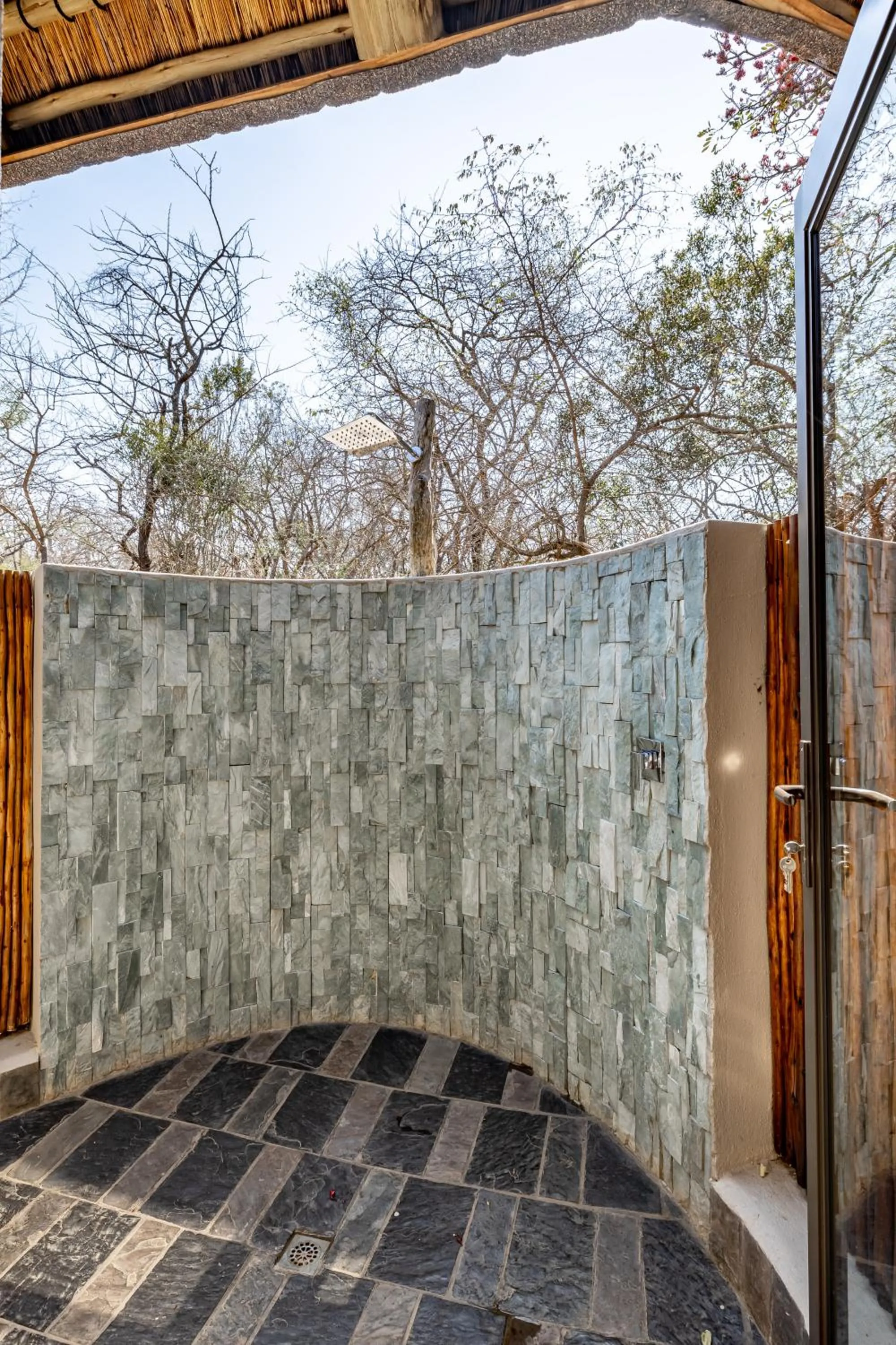 Shower in Kusudalweni Safari Lodge and Spa