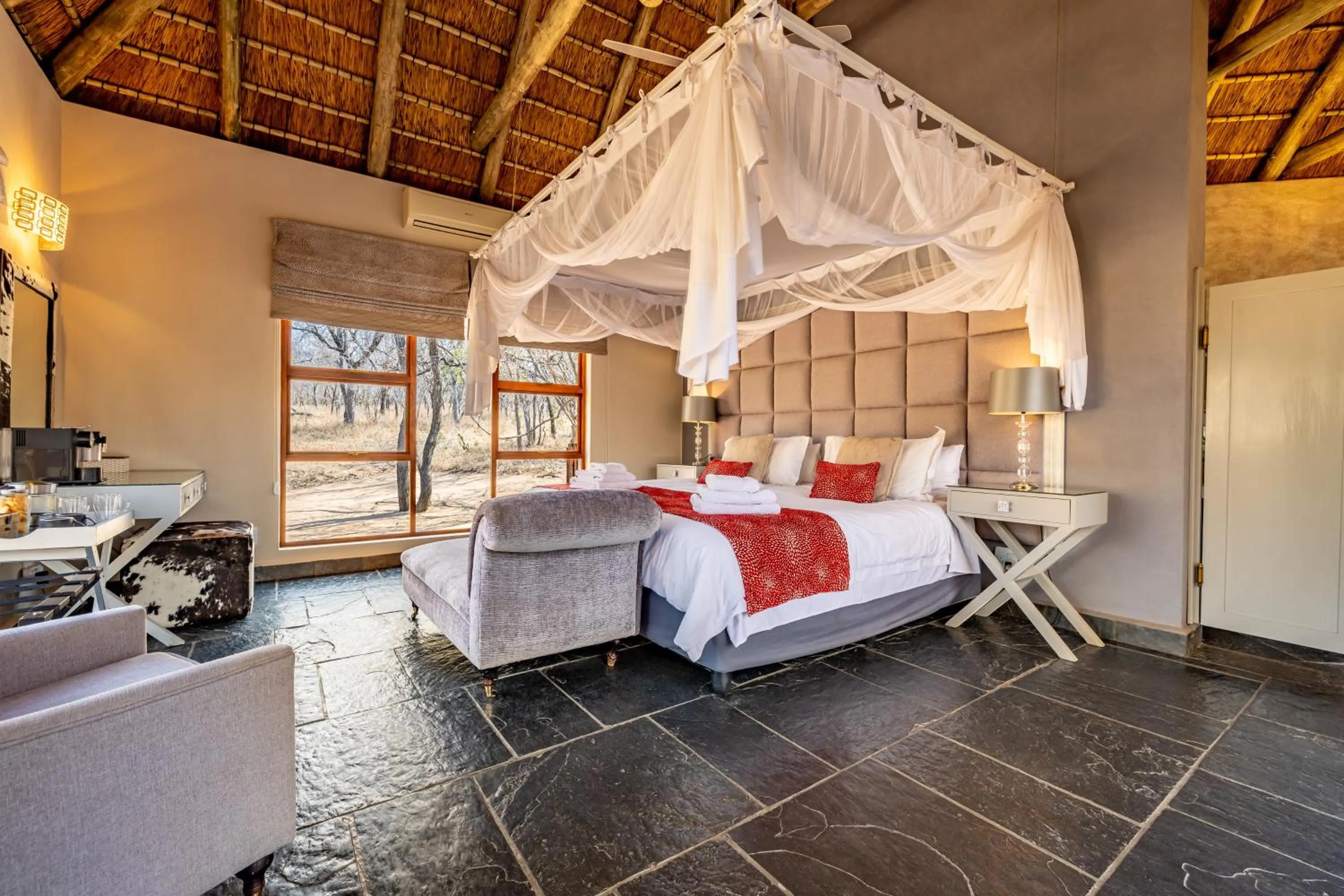 Bed in Kusudalweni Safari Lodge and Spa