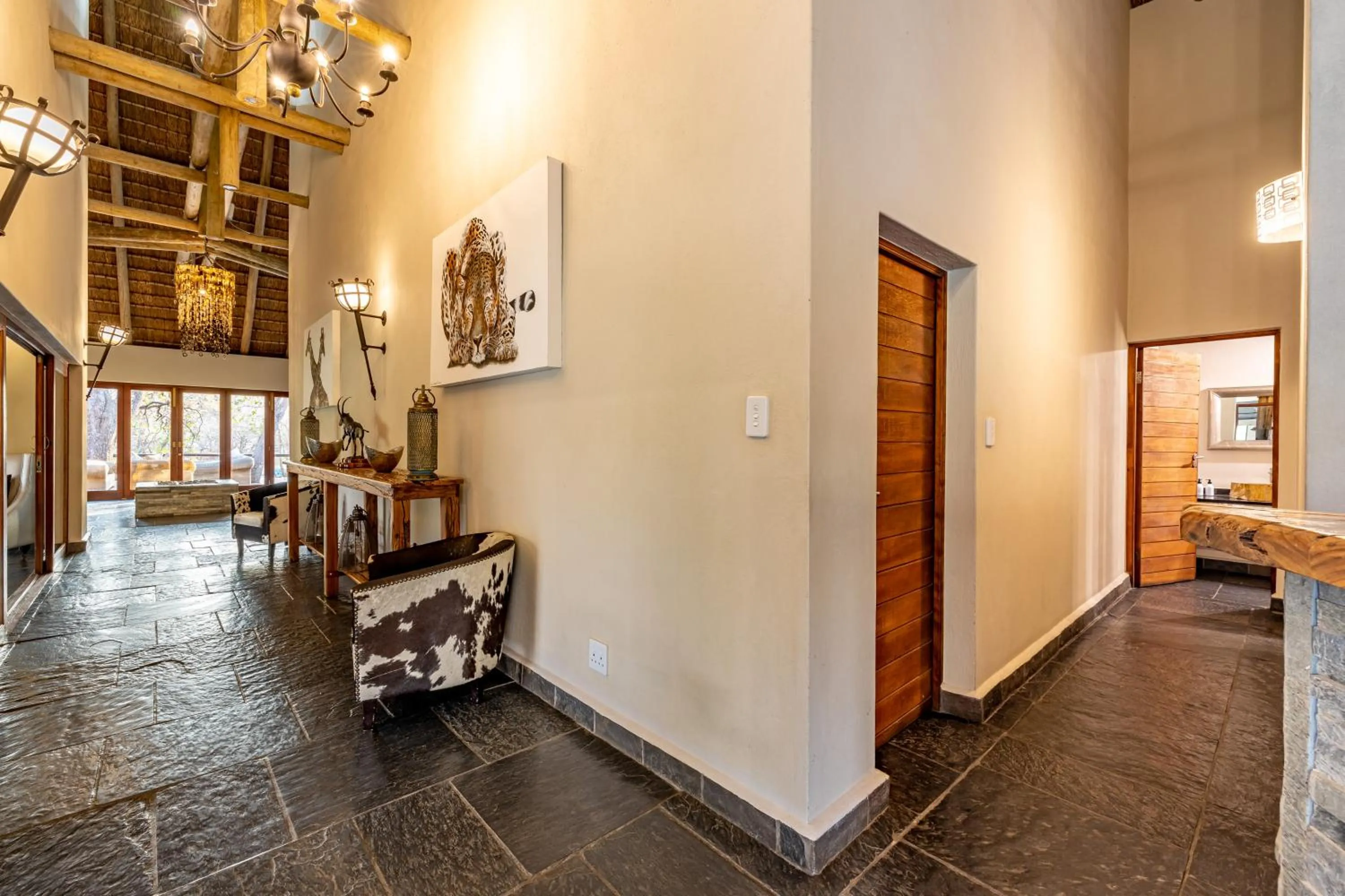 Living room in Kusudalweni Safari Lodge and Spa