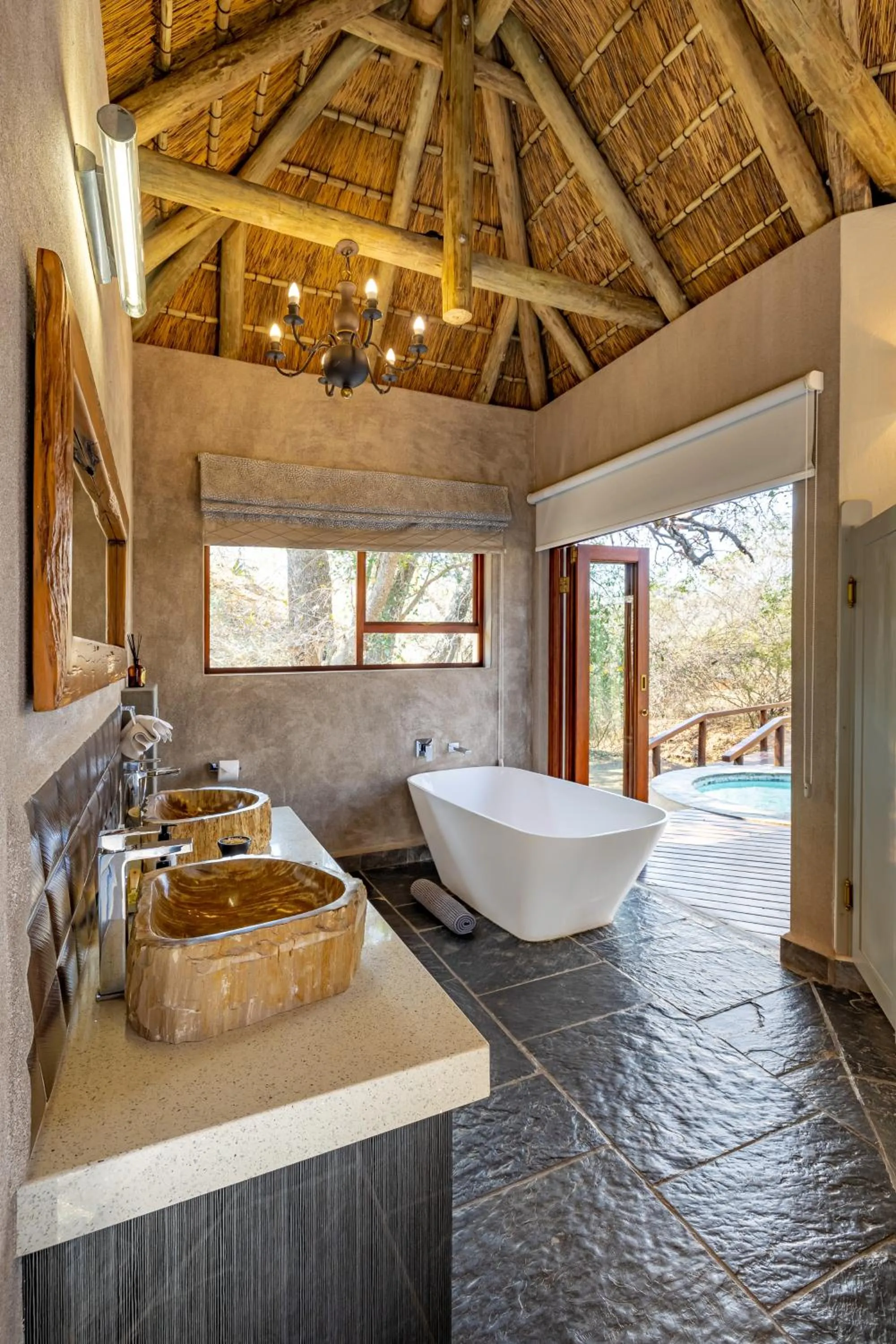 Bath in Kusudalweni Safari Lodge and Spa