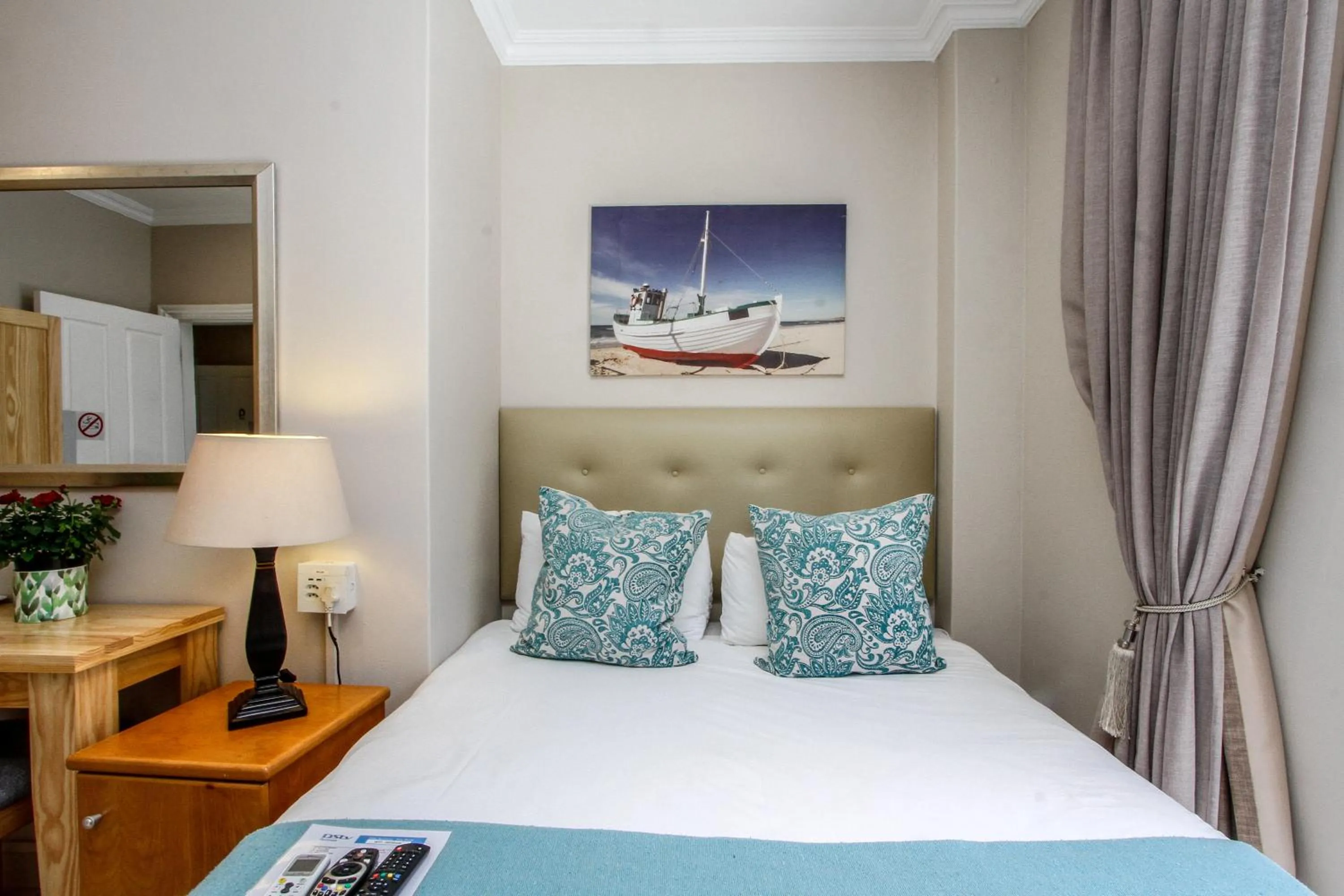 Bed in The Sandringham Bed & Breakfast and Self-Catering