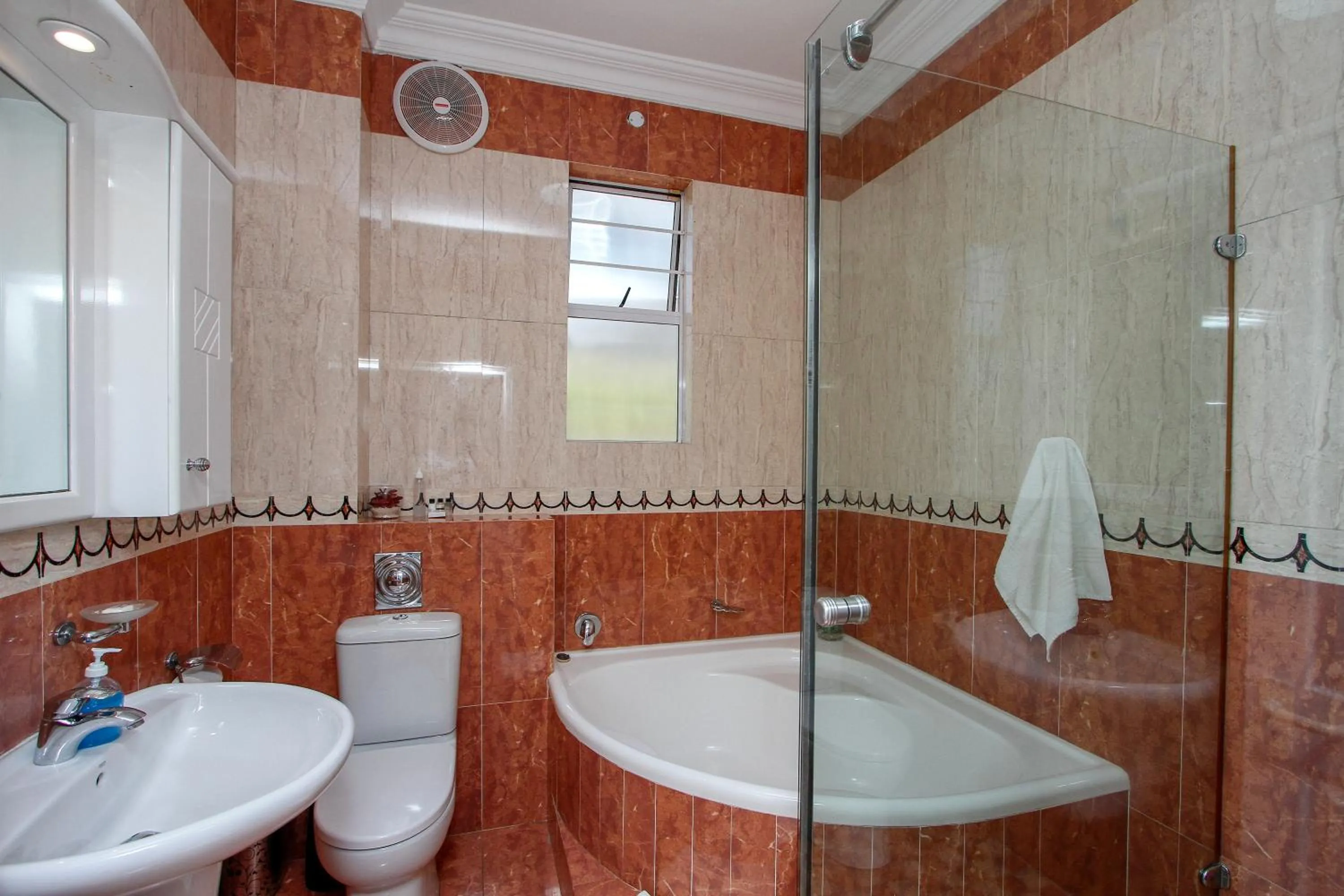 Shower in The Sandringham Bed & Breakfast and Self-Catering