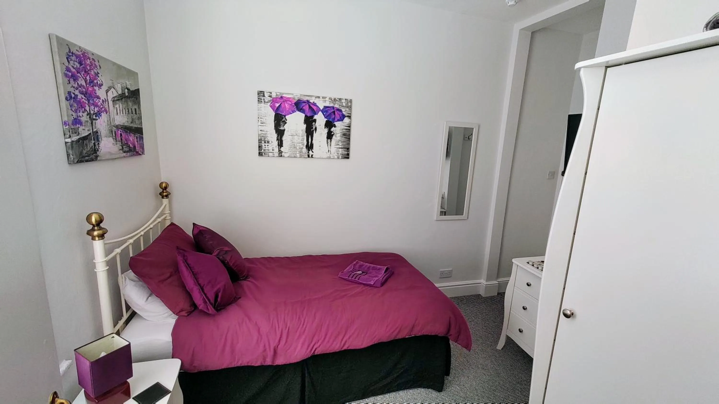 Photo of the whole room, Bed in The Castleton