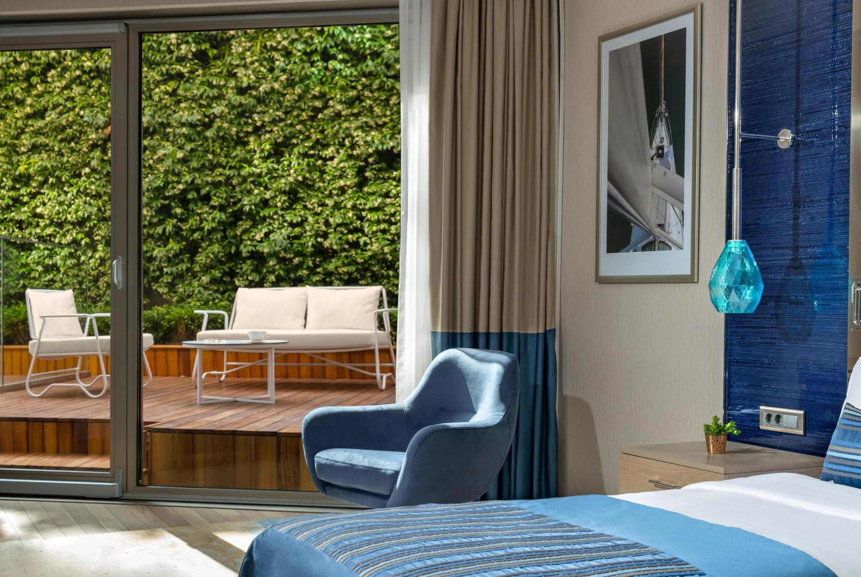 Photo of the whole room in Crowne Plaza Florya Istanbul by IHG