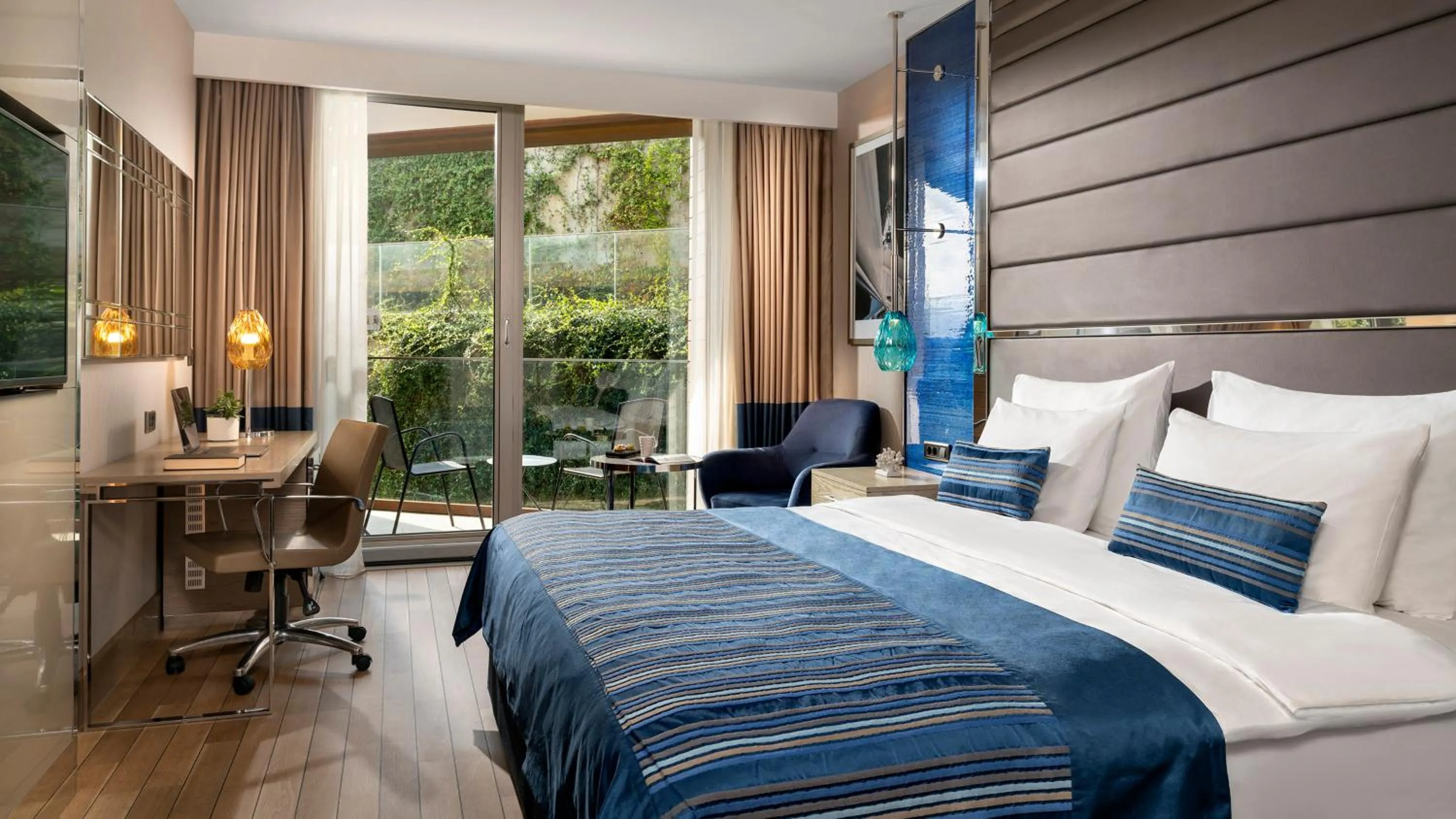 Photo of the whole room, Bed in Crowne Plaza Florya Istanbul by IHG