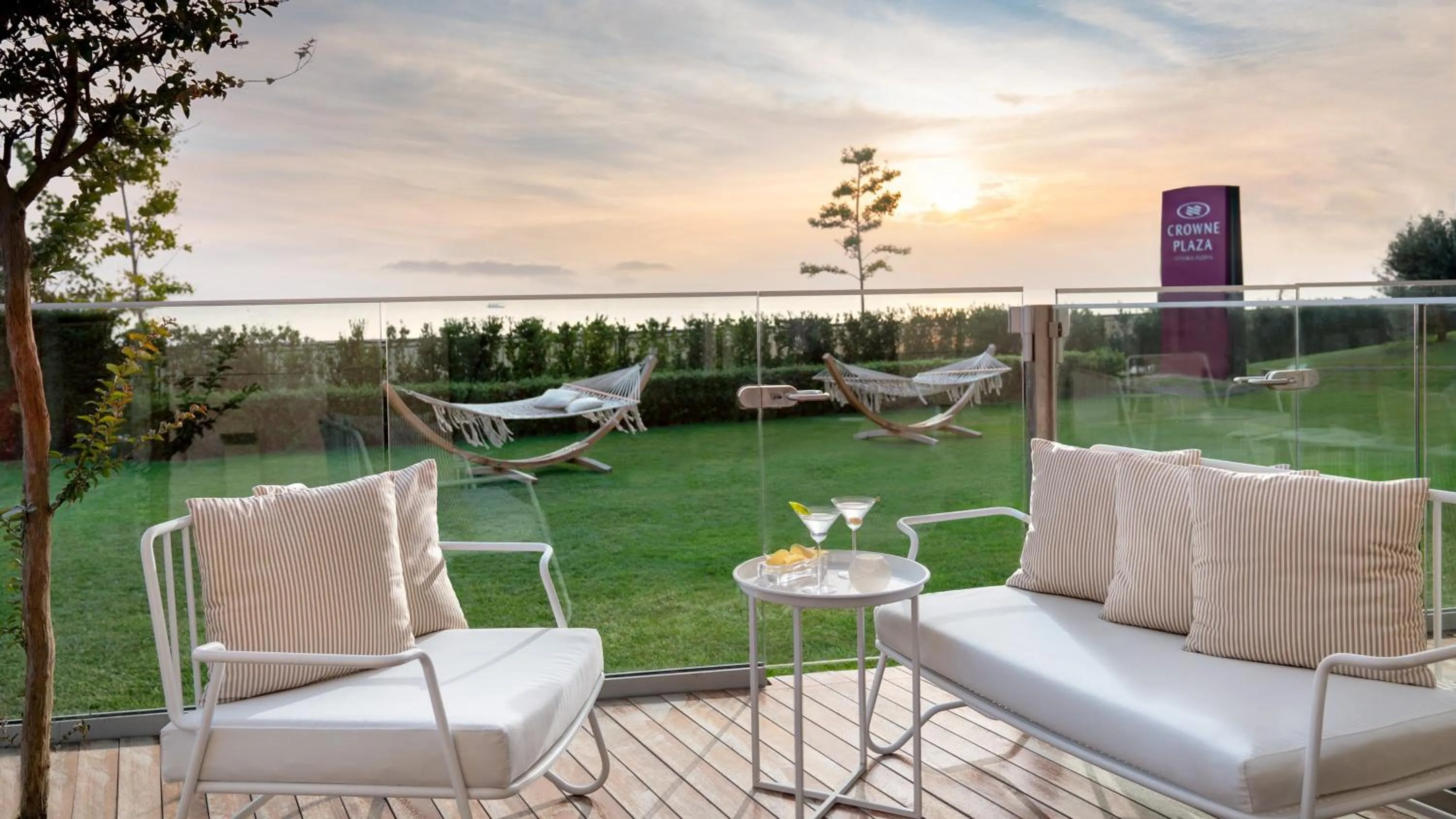 Photo of the whole room in Crowne Plaza Florya Istanbul by IHG