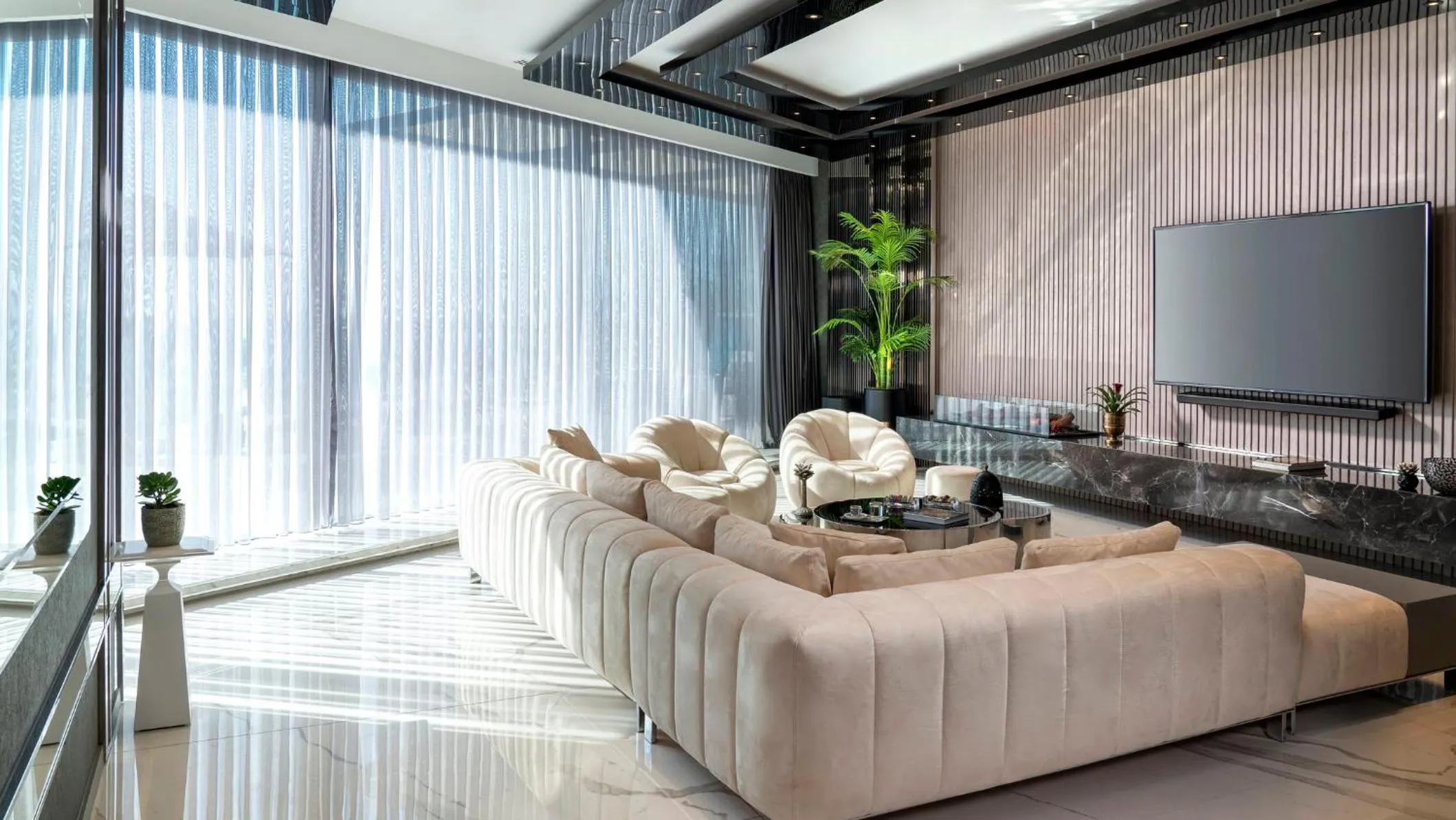 Photo of the whole room in Crowne Plaza Florya Istanbul by IHG