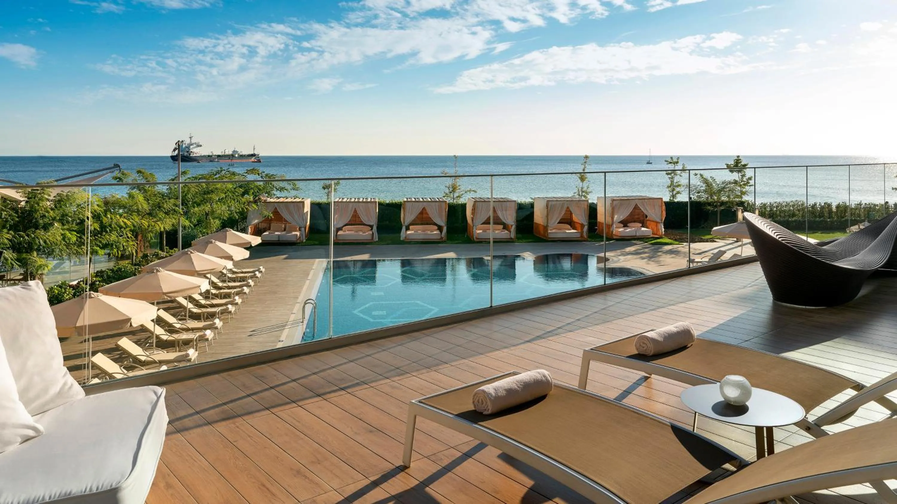 Photo of the whole room in Crowne Plaza Florya Istanbul by IHG