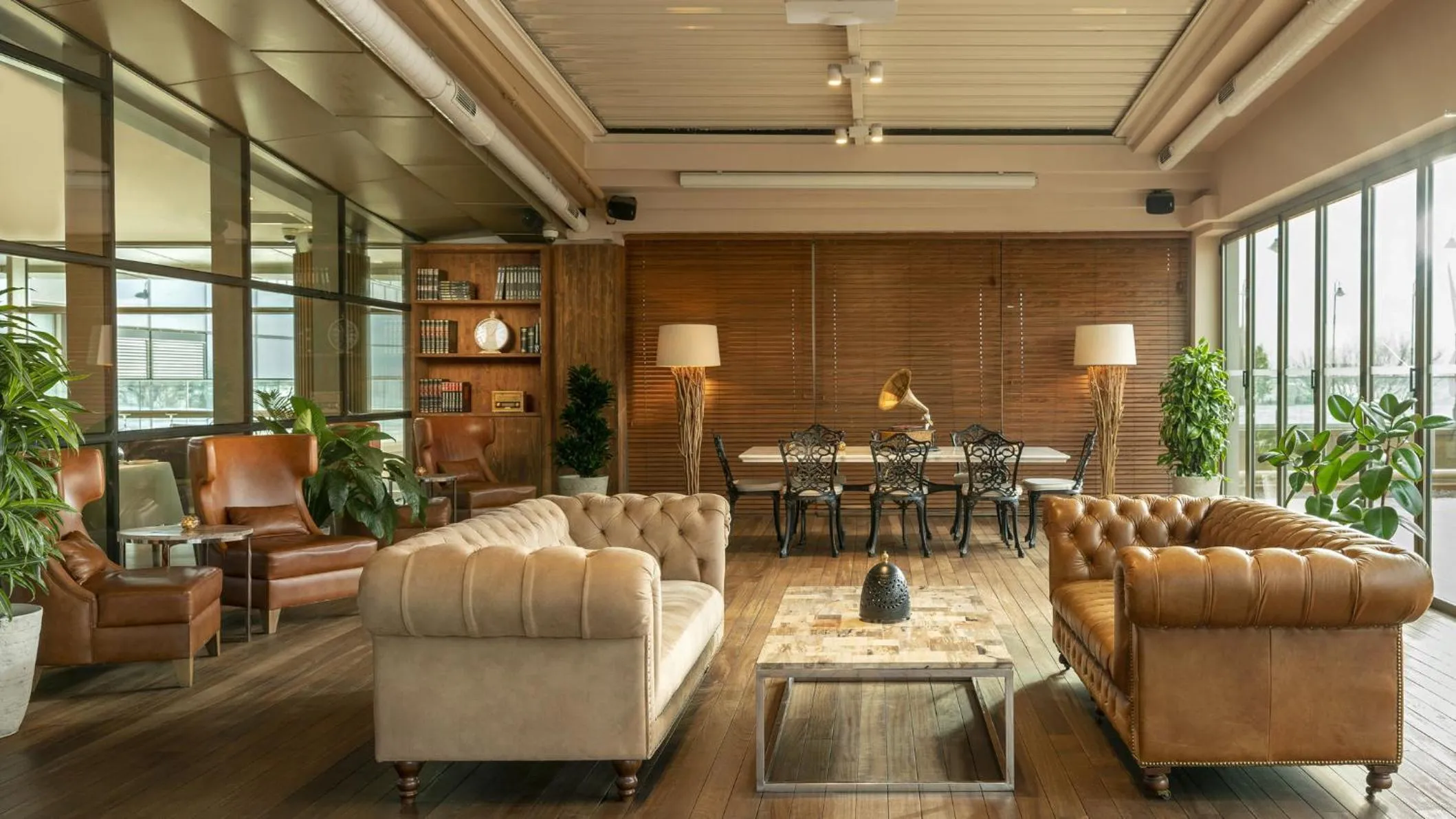 Lounge or bar in Crowne Plaza Florya Istanbul by IHG