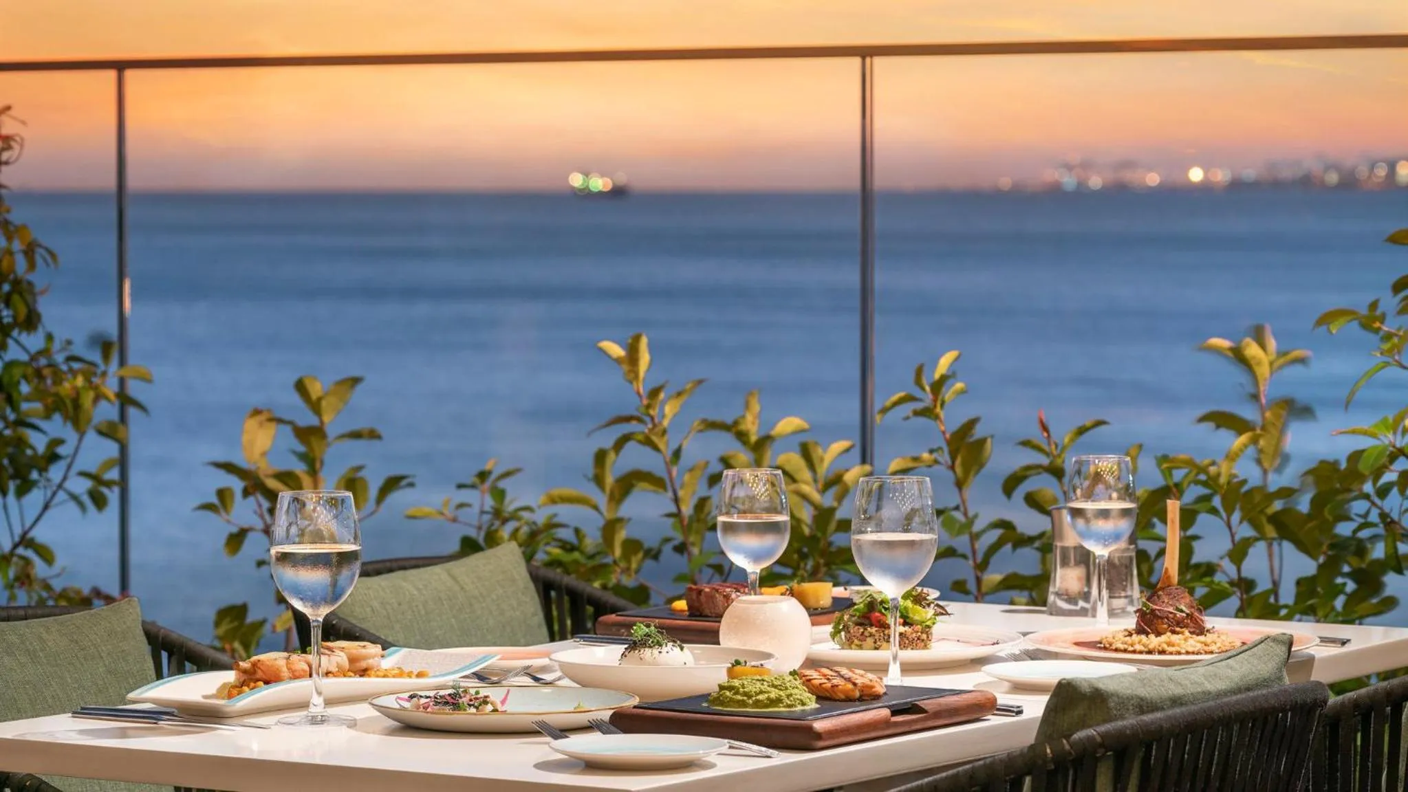 Restaurant/places to eat in Crowne Plaza Florya Istanbul by IHG