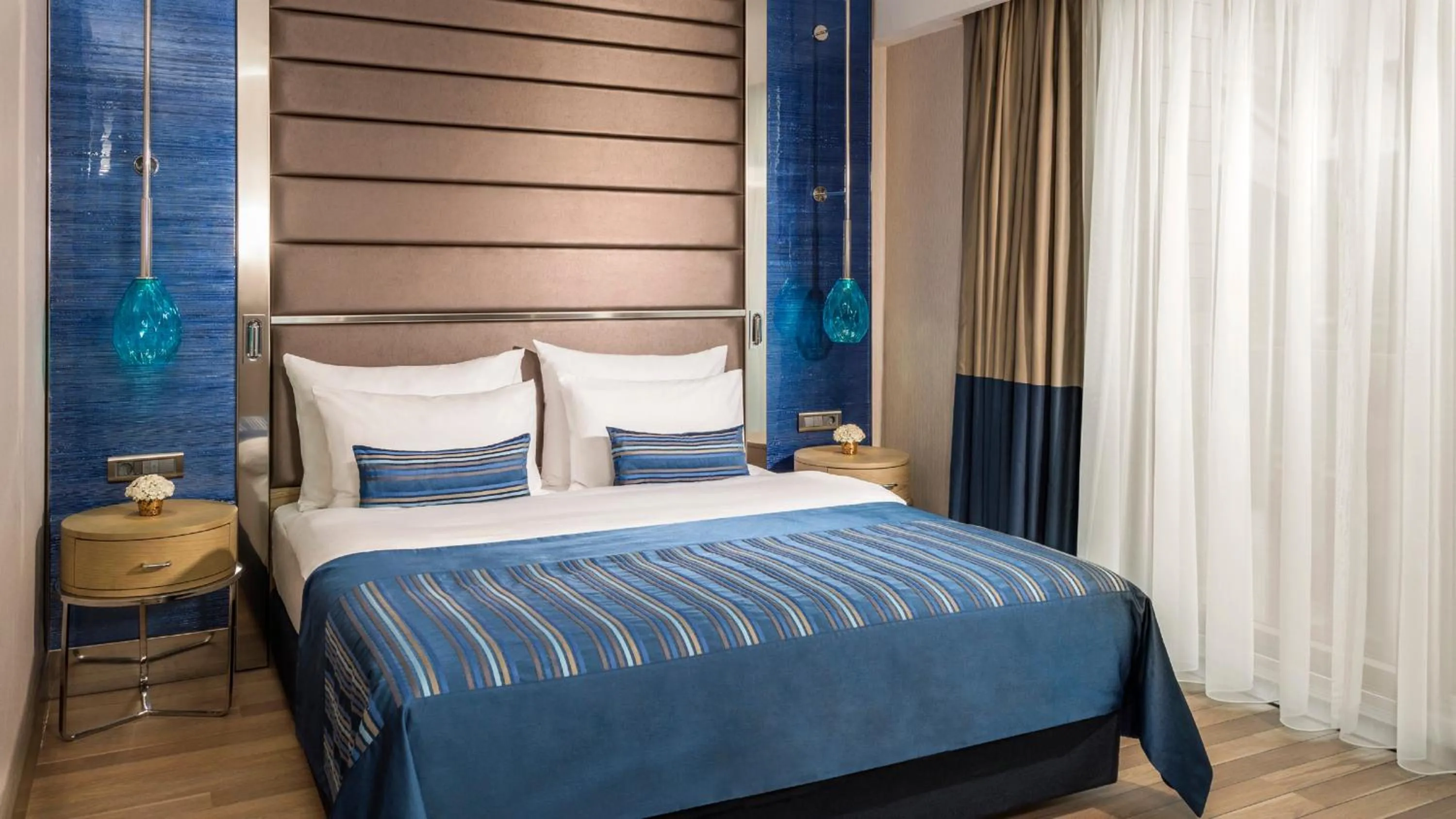 Photo of the whole room, Bed in Crowne Plaza Florya Istanbul by IHG