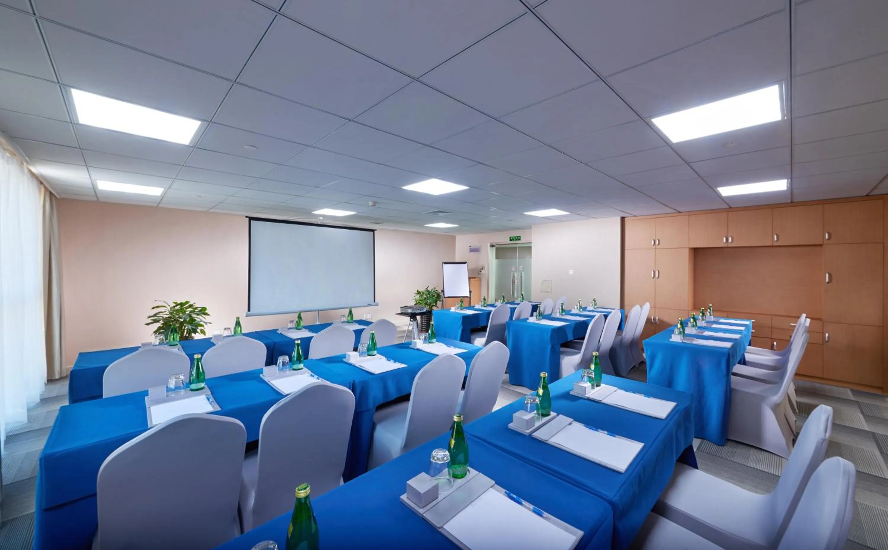 Meeting/conference room in Holiday Inn Express Shanghai Jiading Industry Park by IHG