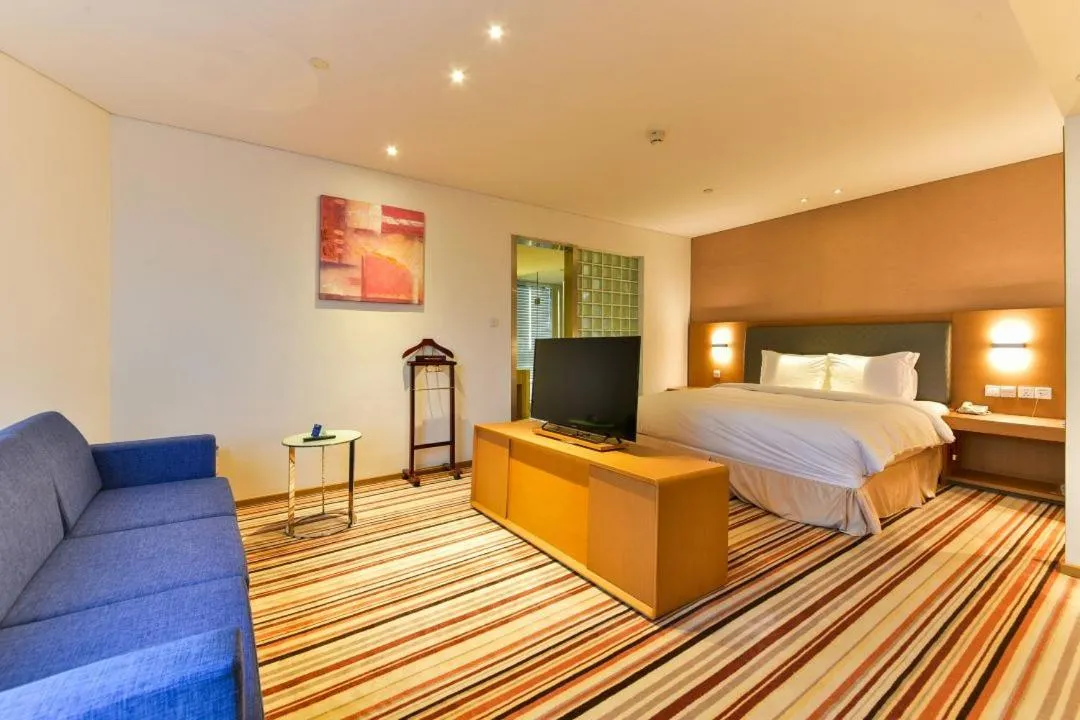 Bed in Holiday Inn Express Shanghai Jiading Industry Park by IHG