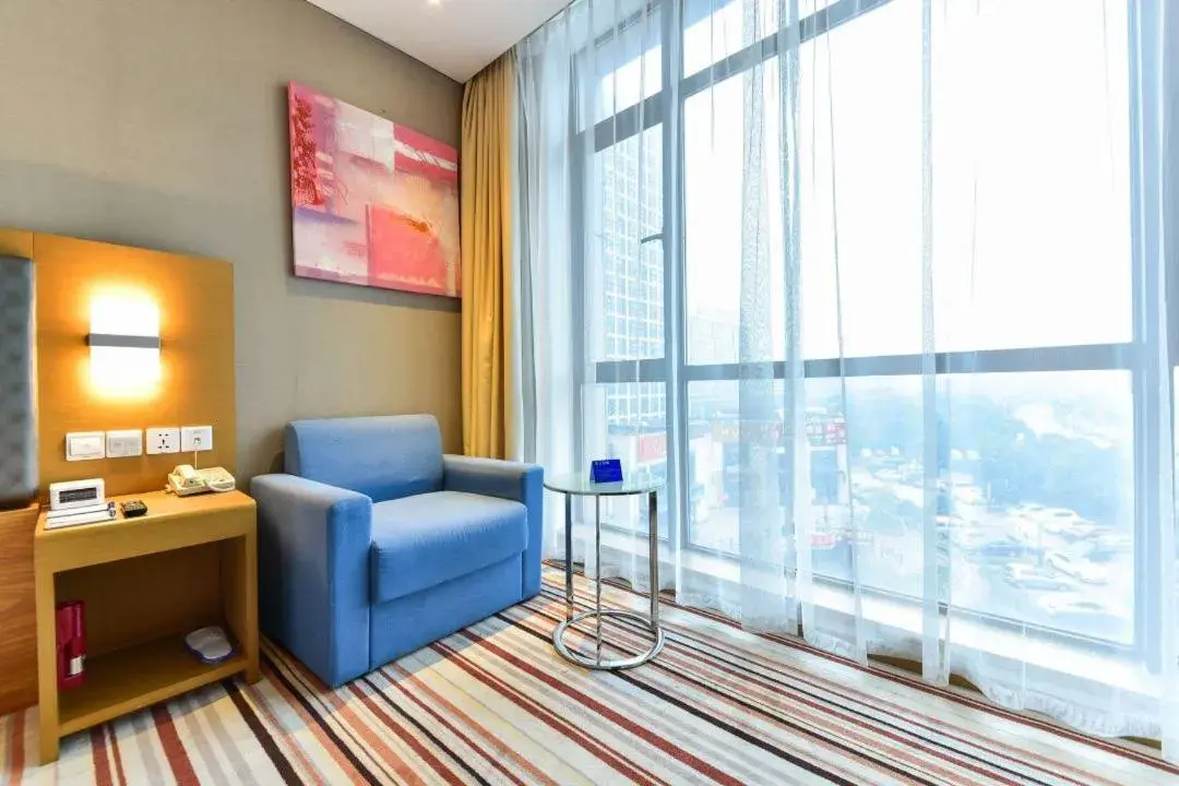 Standard Queen Room in Holiday Inn Express Shanghai Jiading Industry Park by IHG Standard Queen Room in Holiday Inn Express Shanghai Jiading Industry Park by IHG