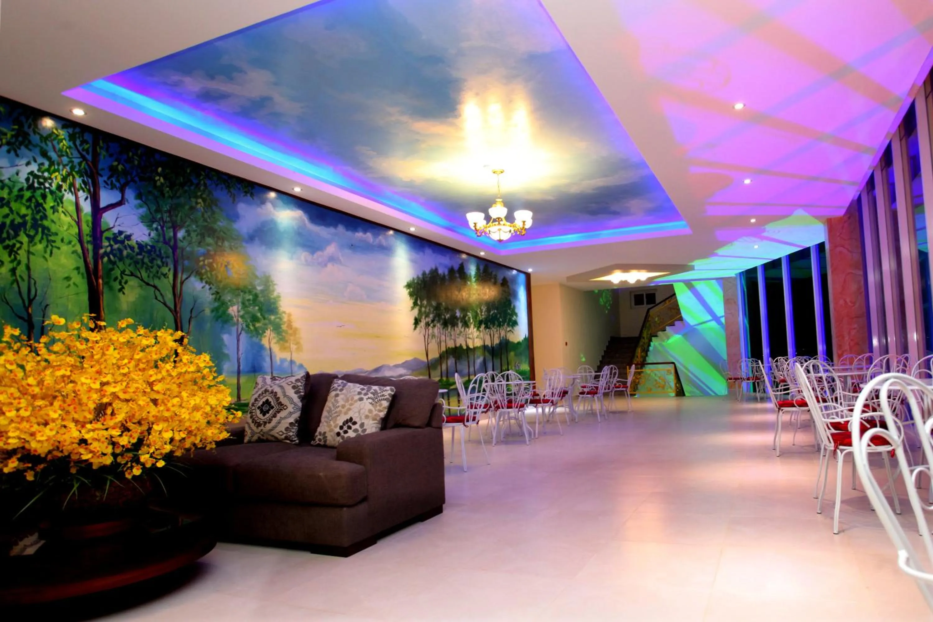 Communal lounge/ TV room in Nhat Minh Hotel