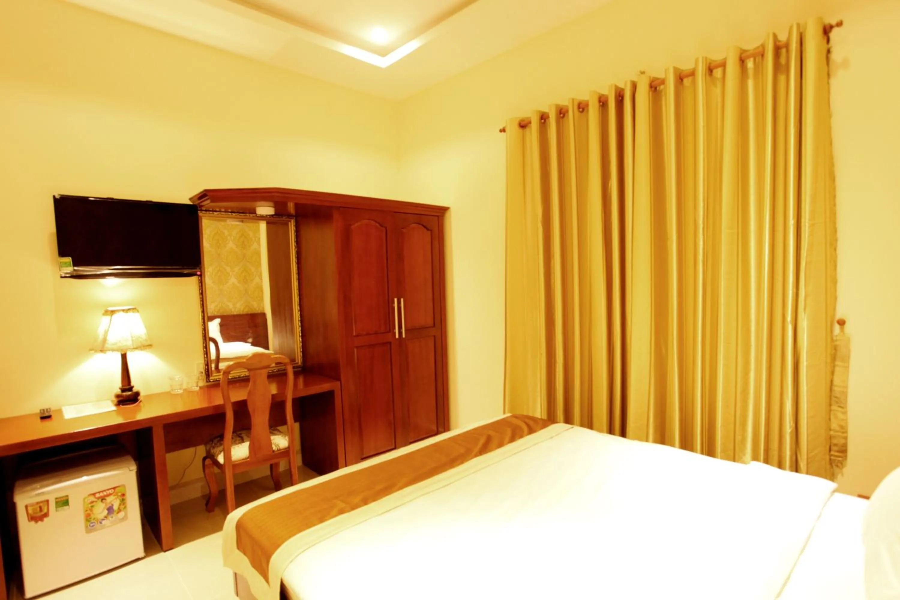 TV and multimedia, Bed in Nhat Minh Hotel