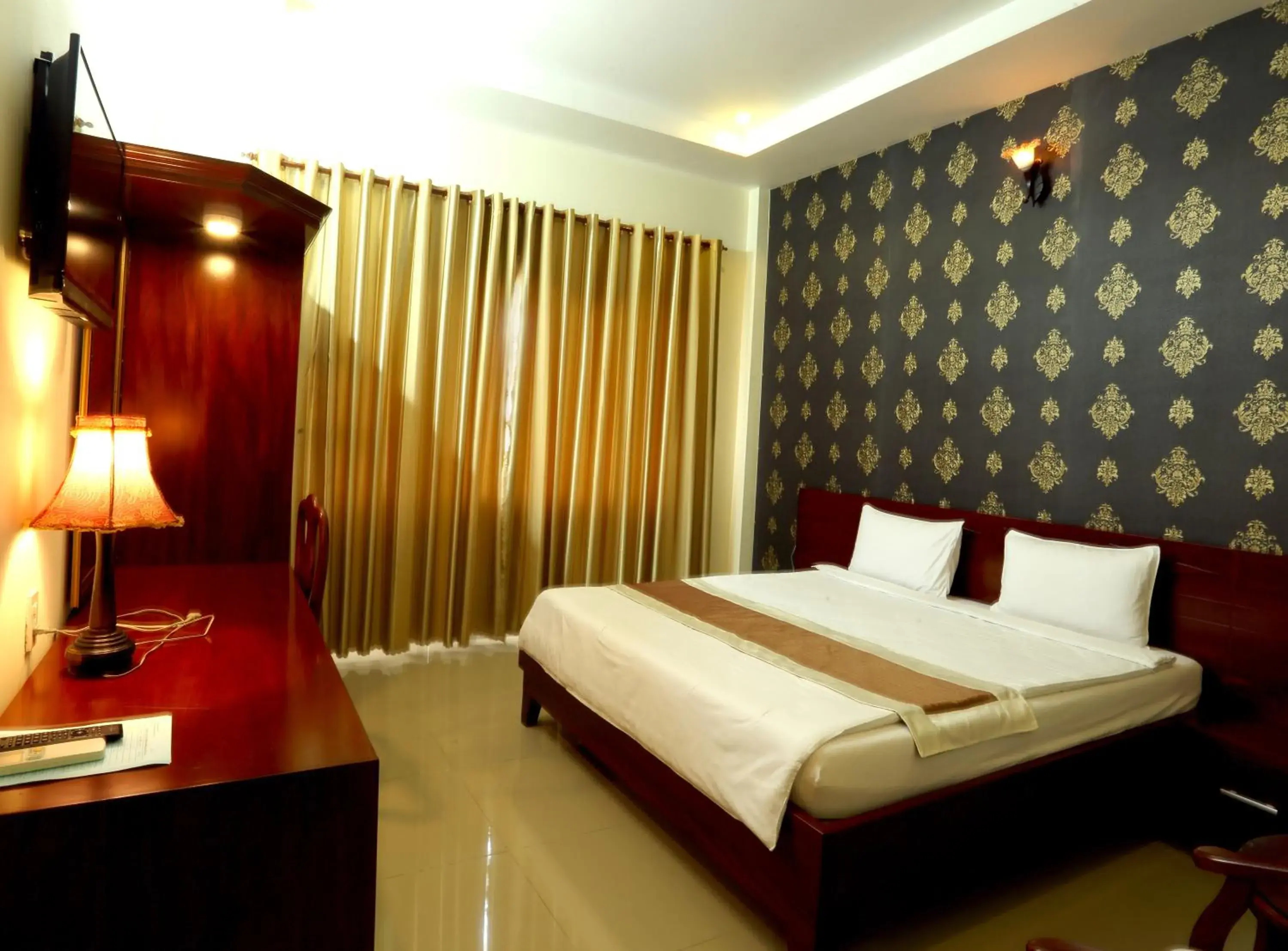 Deluxe Double Room with Balcony in Nhat Minh Hotel Deluxe Double Room with Balcony in Nhat Minh Hotel