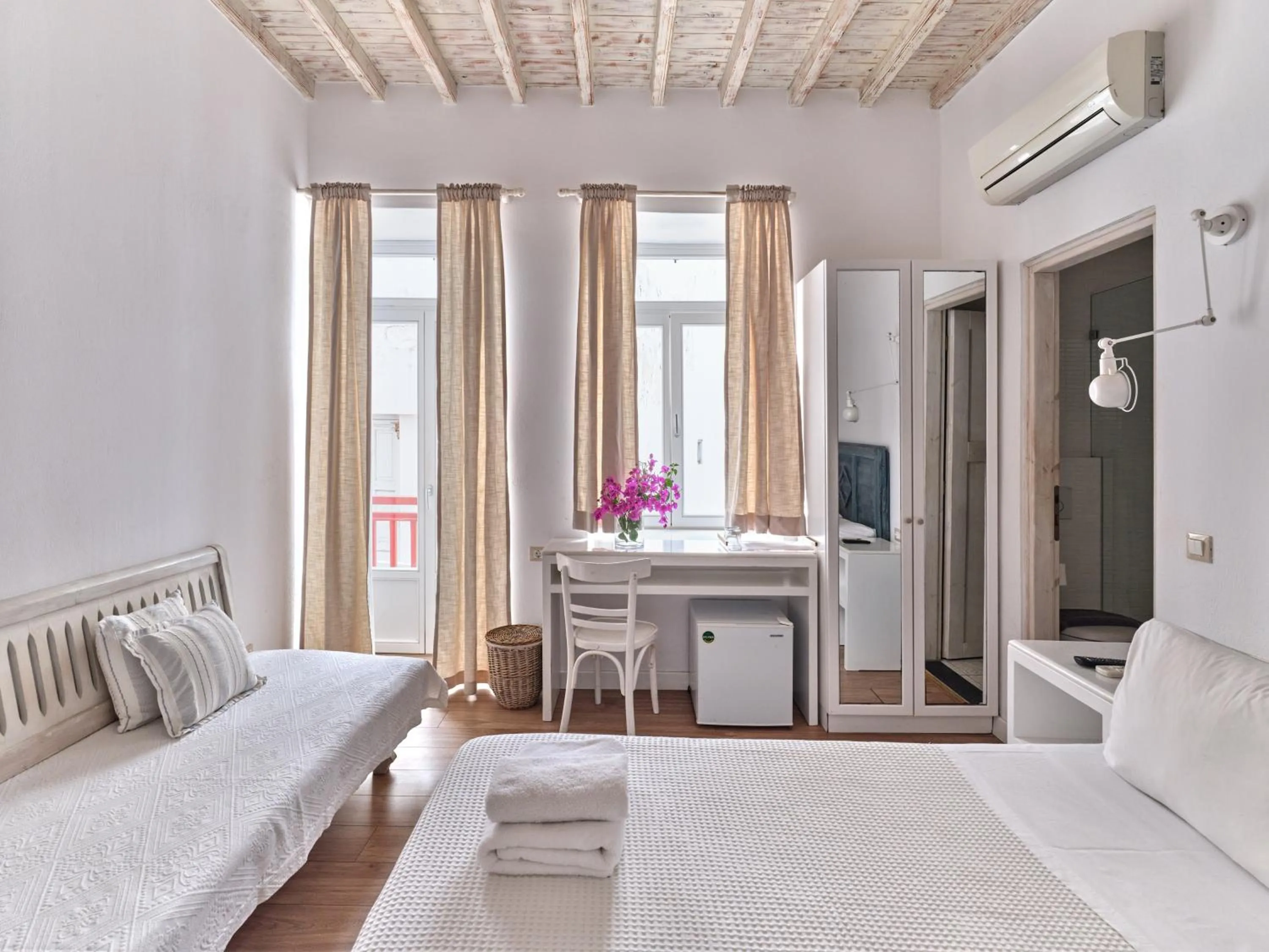 Bed in La Maison Kalogera