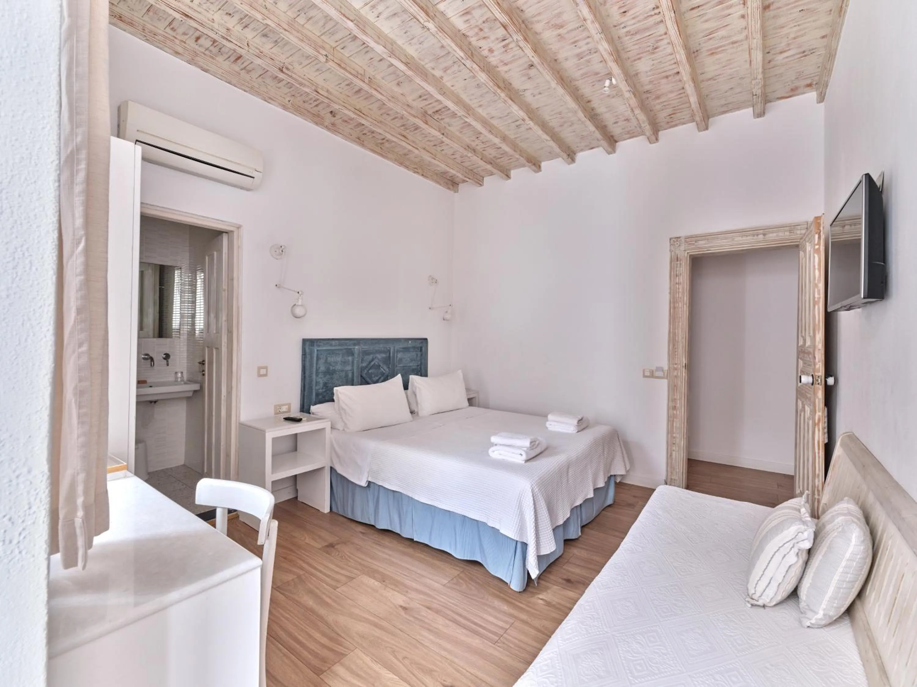 Bed in La Maison Kalogera