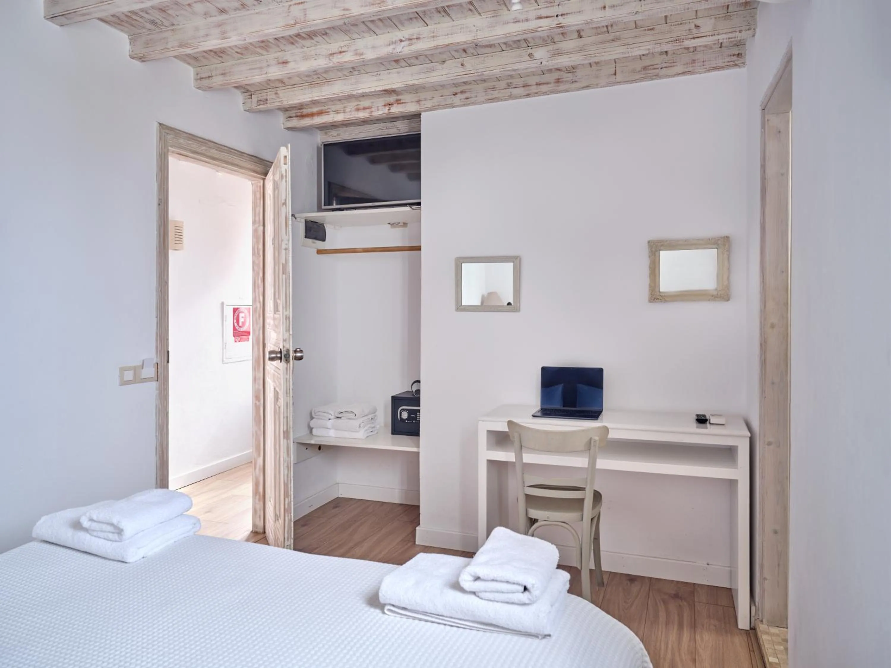 Photo of the whole room, Bed in La Maison Kalogera