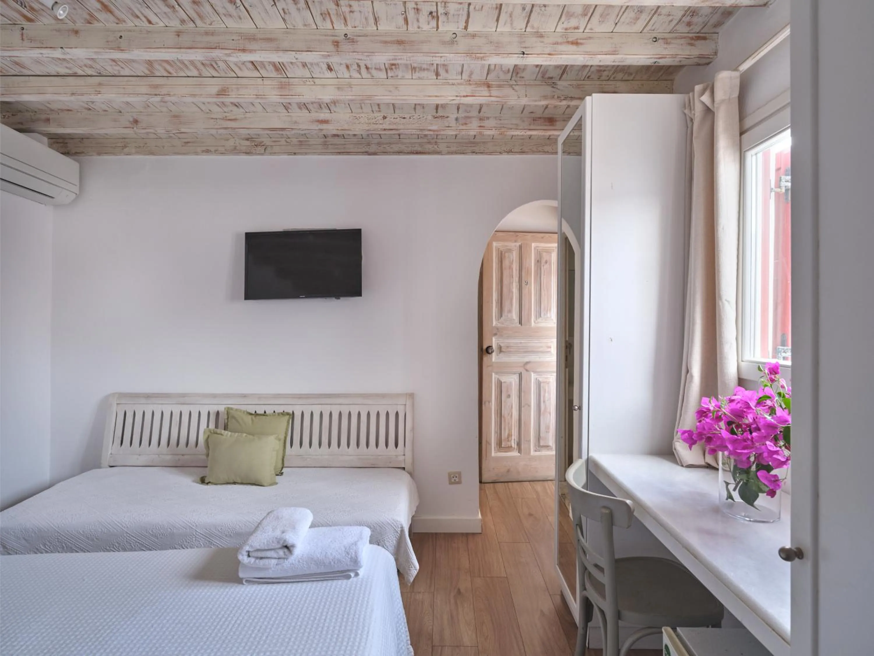 Bed in La Maison Kalogera