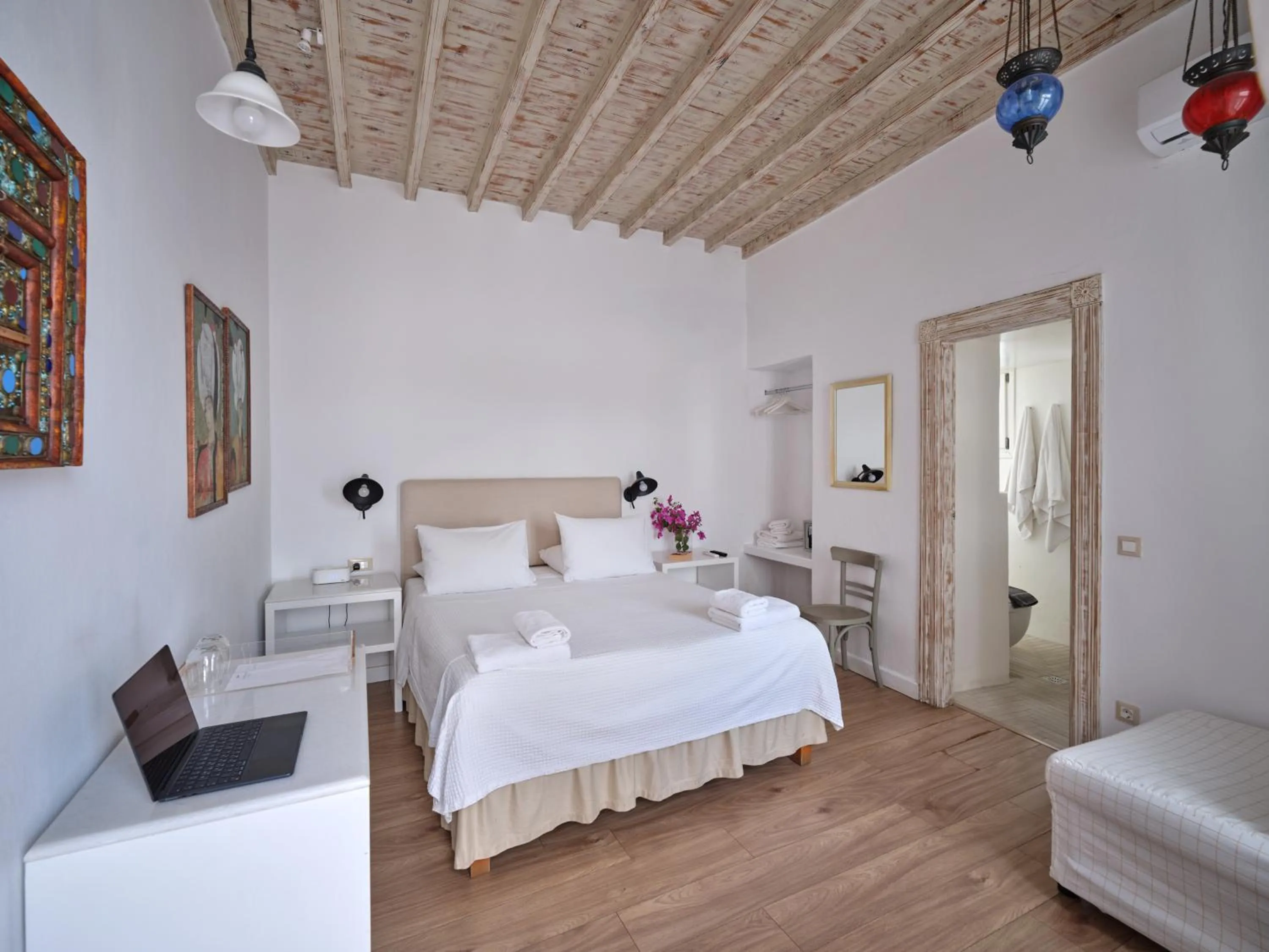 Photo of the whole room, Bed in La Maison Kalogera