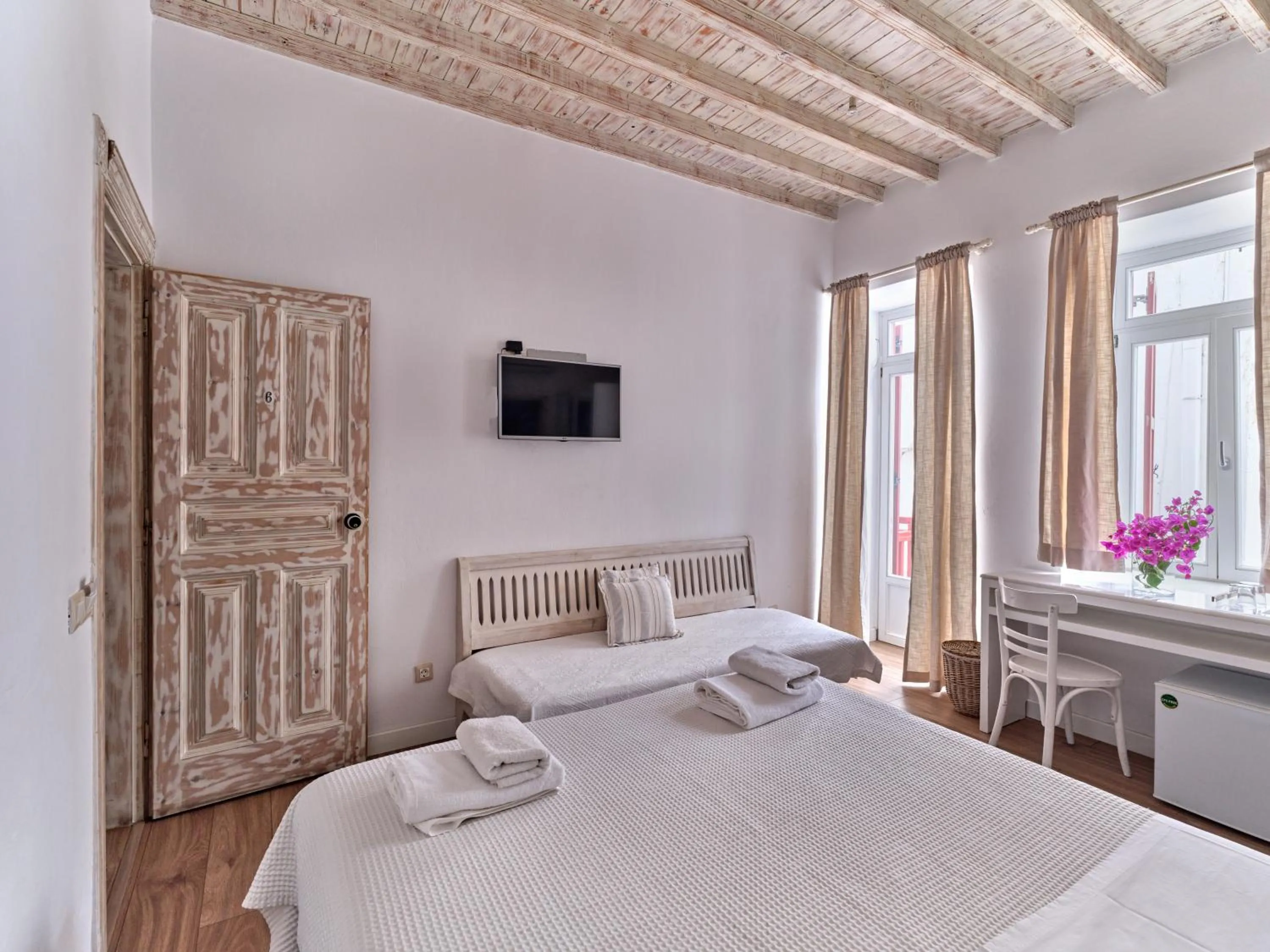 Photo of the whole room, Bed in La Maison Kalogera