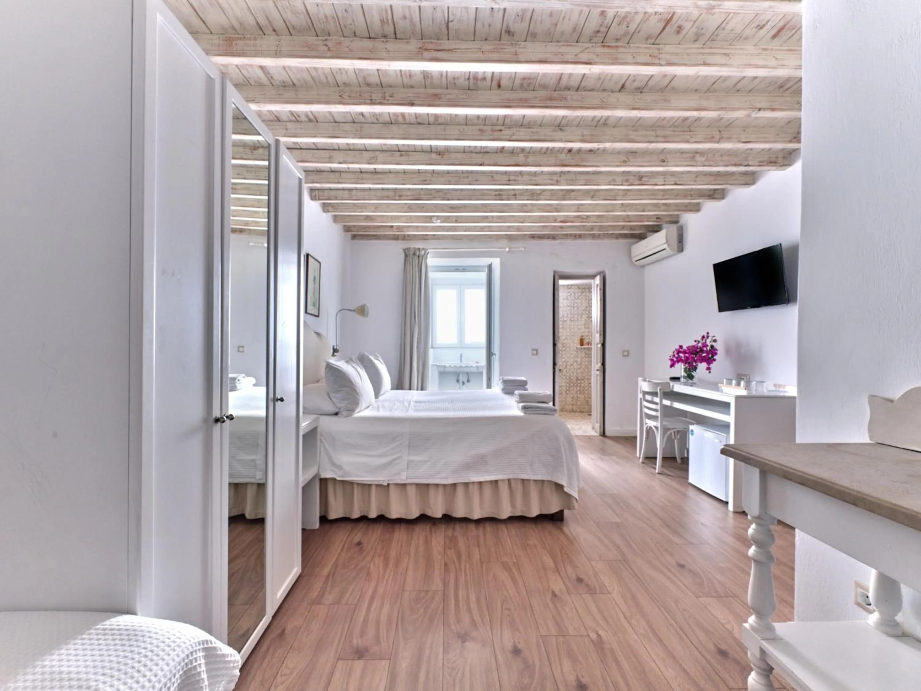 Bed in La Maison Kalogera