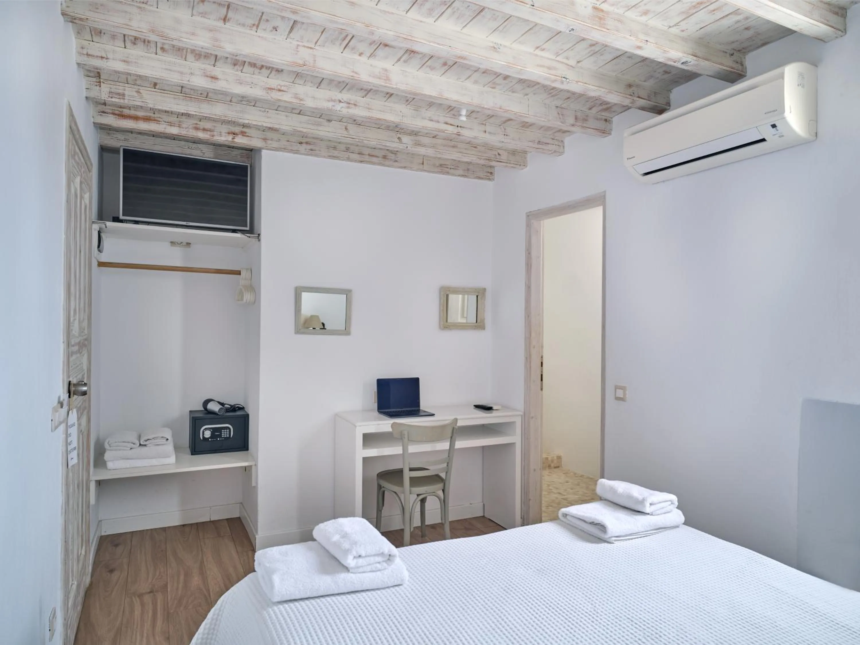 Bed in La Maison Kalogera