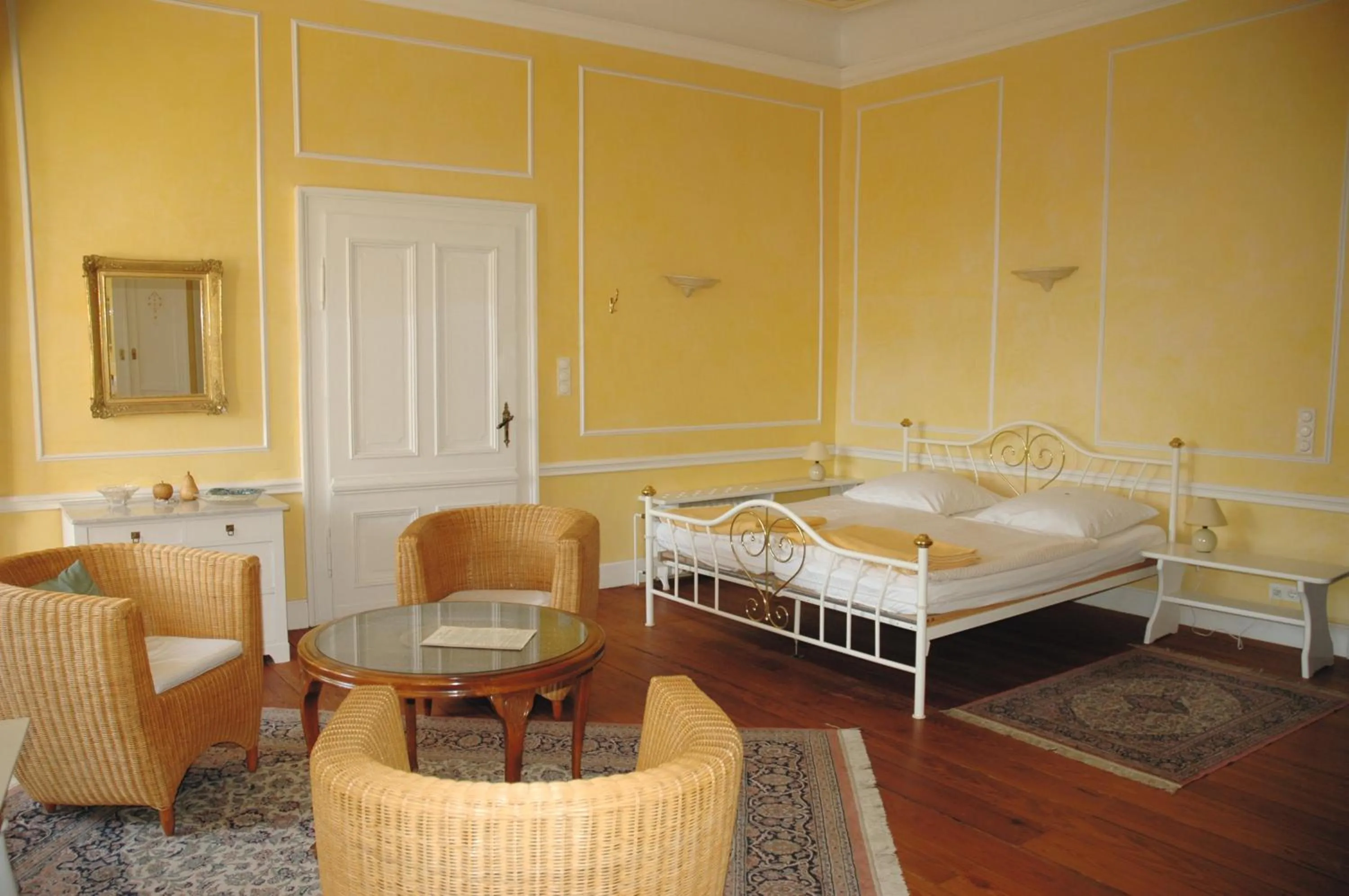 Bed in Schloss Herberge Hohenerxleben