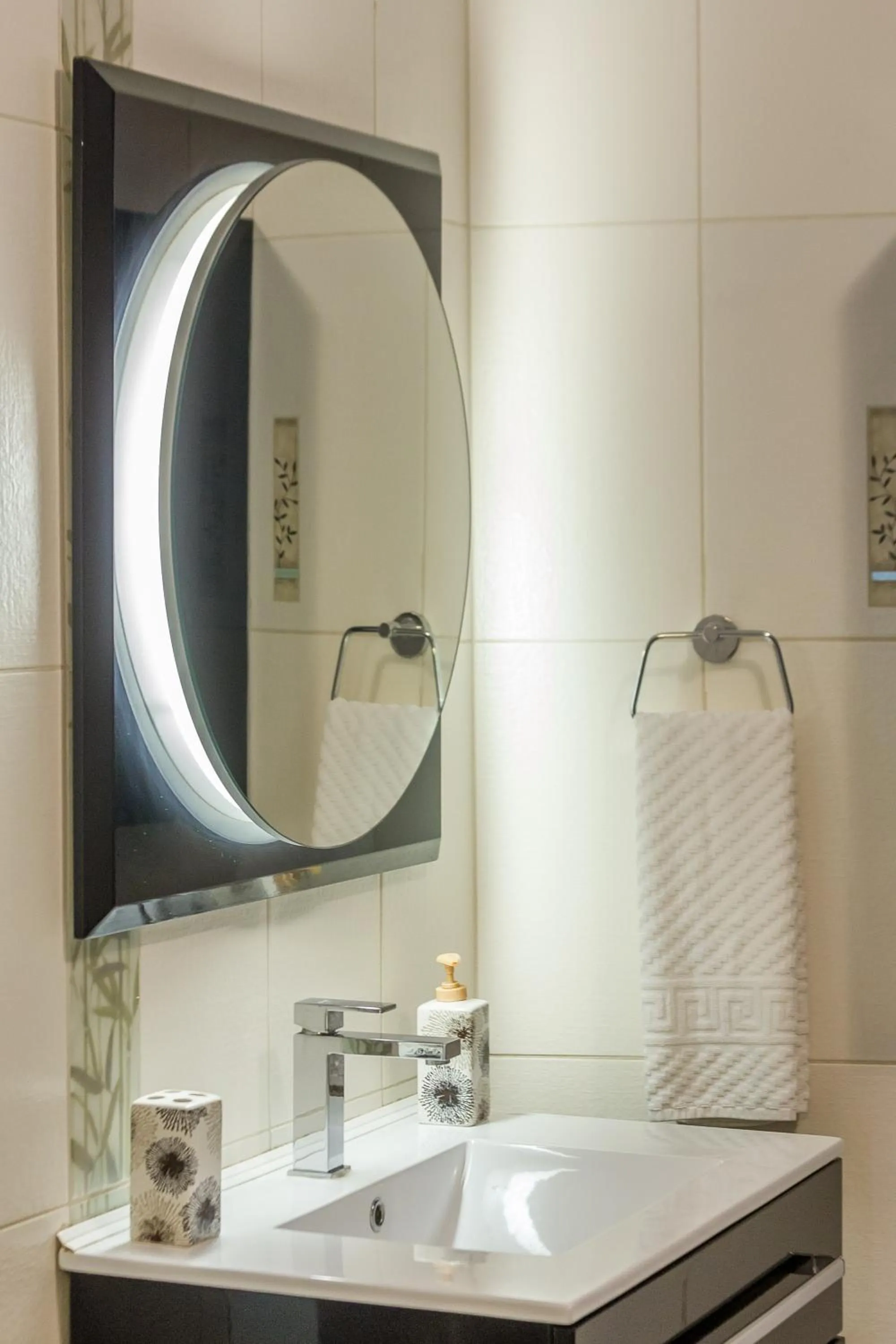 Day in City Apartment Trifoiului