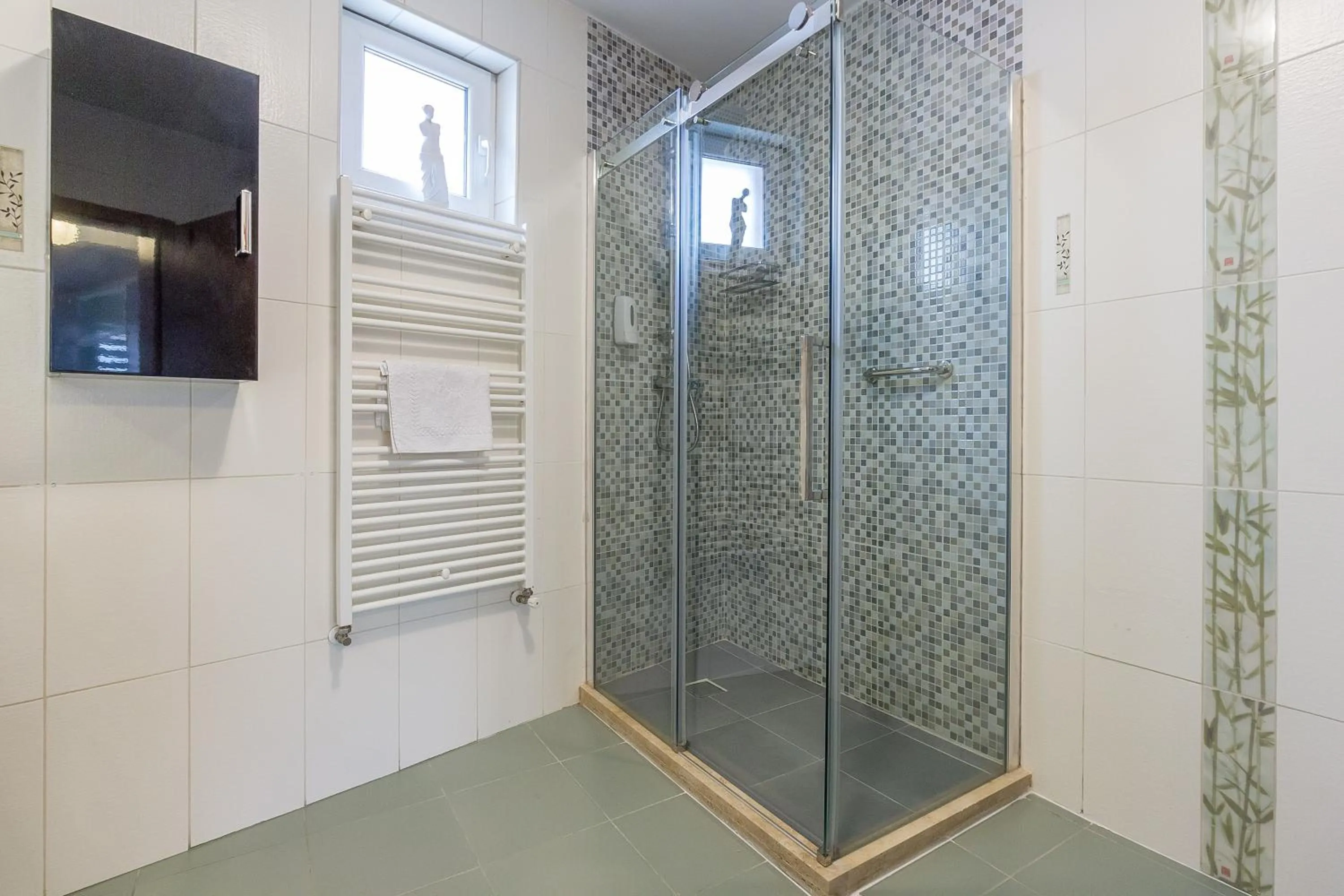 Day in City Apartment Trifoiului