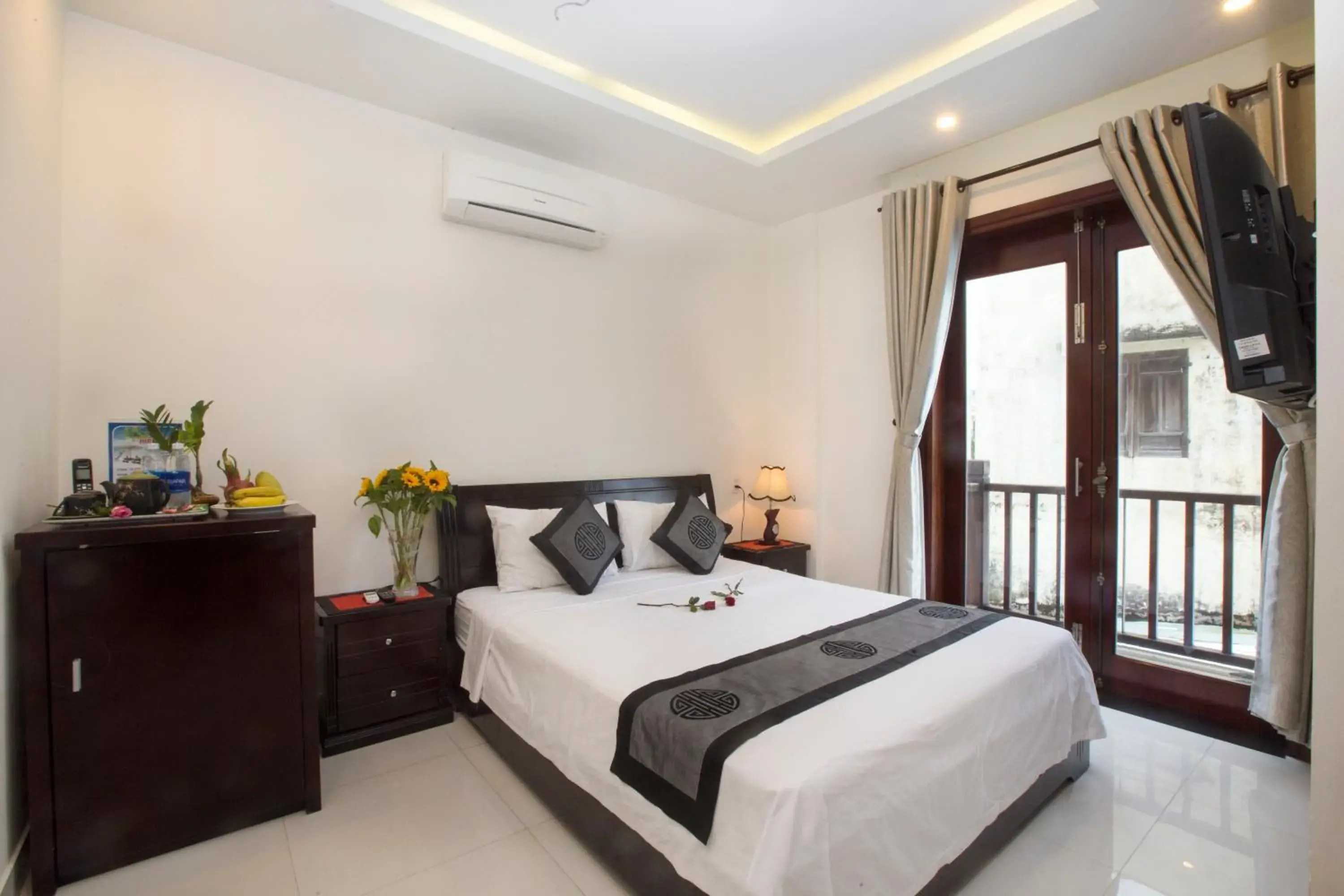 Deluxe Double Room with Balcony in Hien Hoa Villa Hoi An Deluxe Double Room with Balcony in Hien Hoa Villa Hoi An