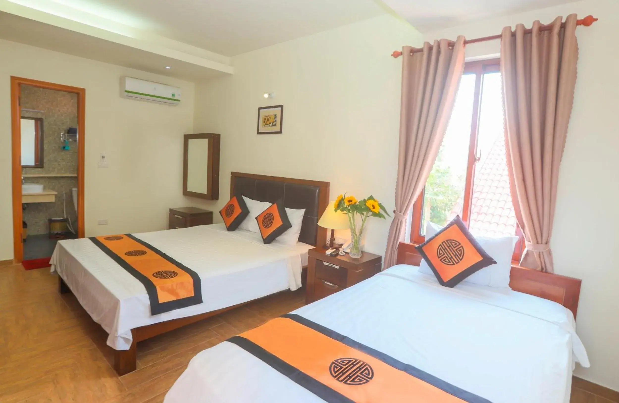 Deluxe Triple Room with City View in Hien Hoa Villa Hoi An Deluxe Triple Room with City View in Hien Hoa Villa Hoi An