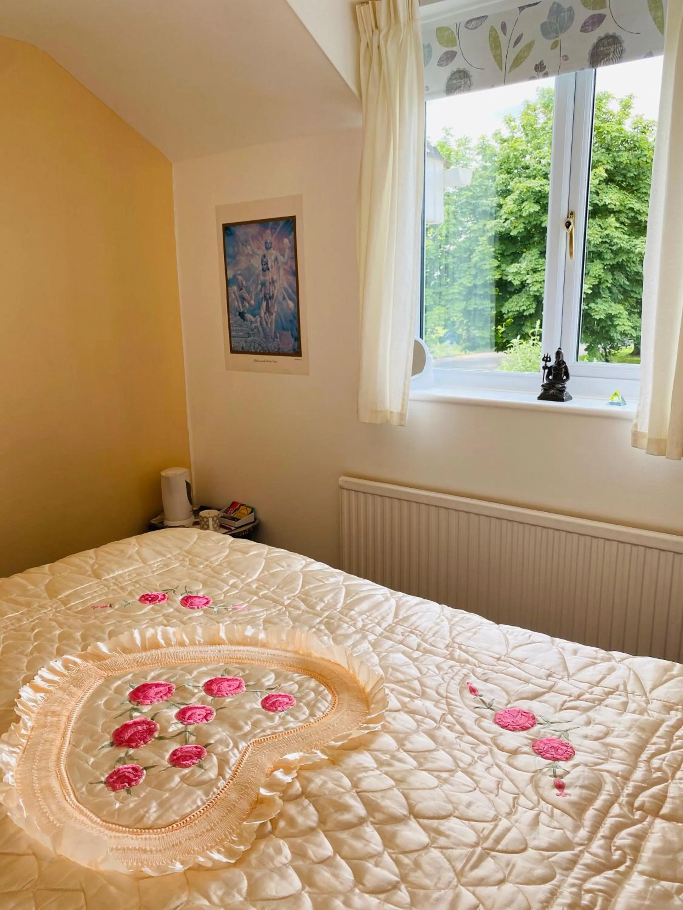 Bedroom, Bed in Camelot Retreat - Tor View