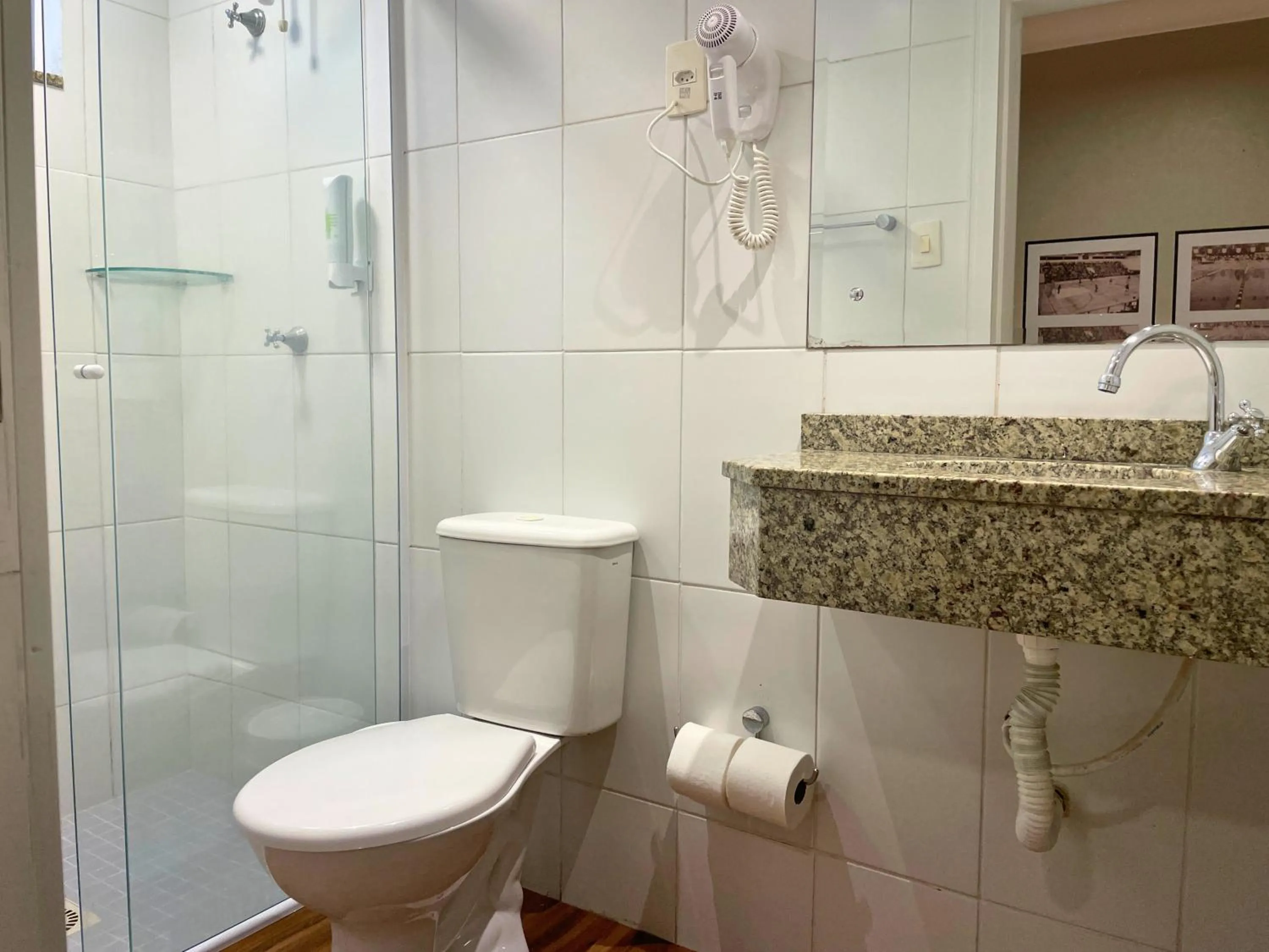 Shower in Hotel Nelo