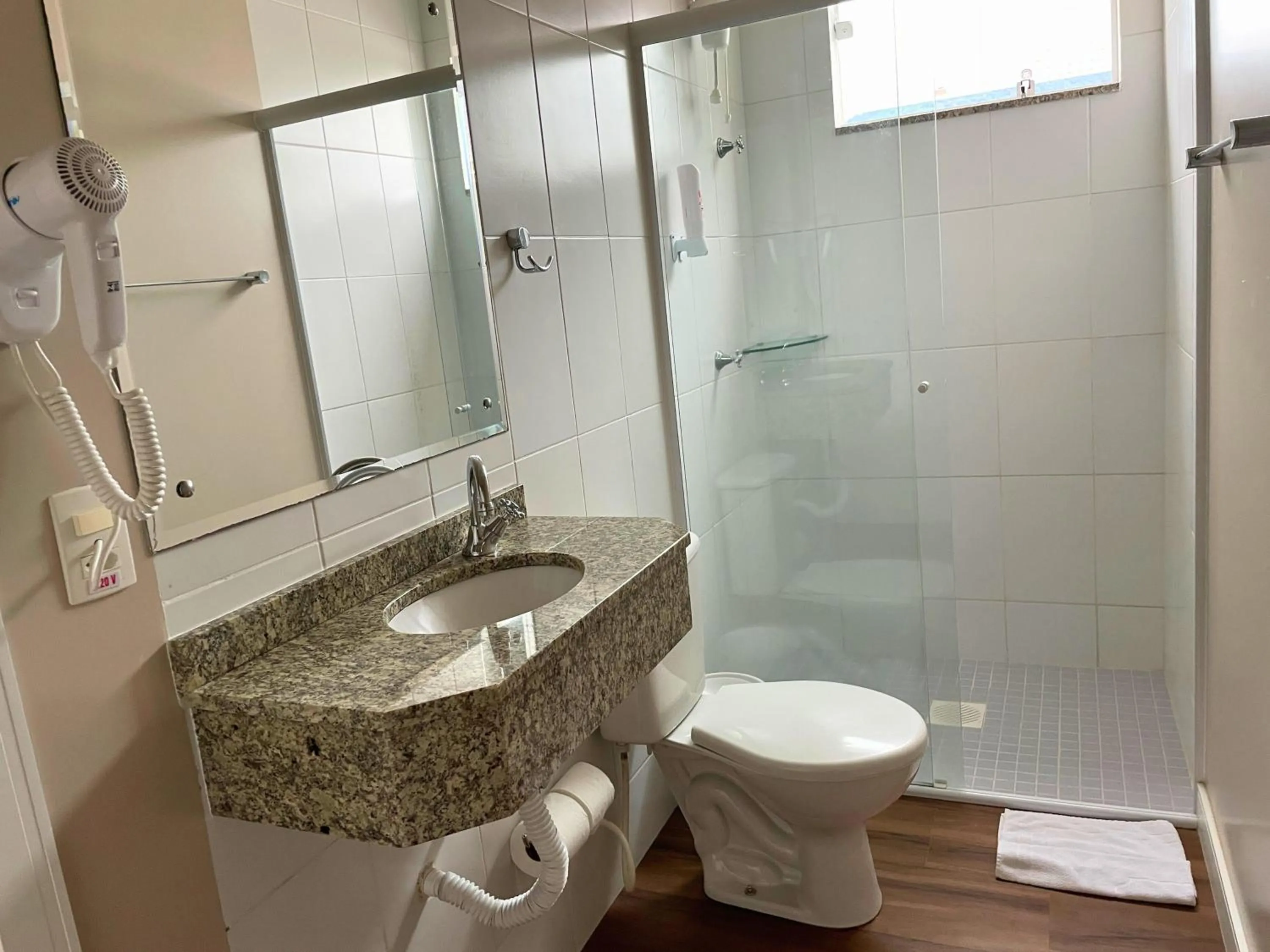 Shower in Hotel Nelo