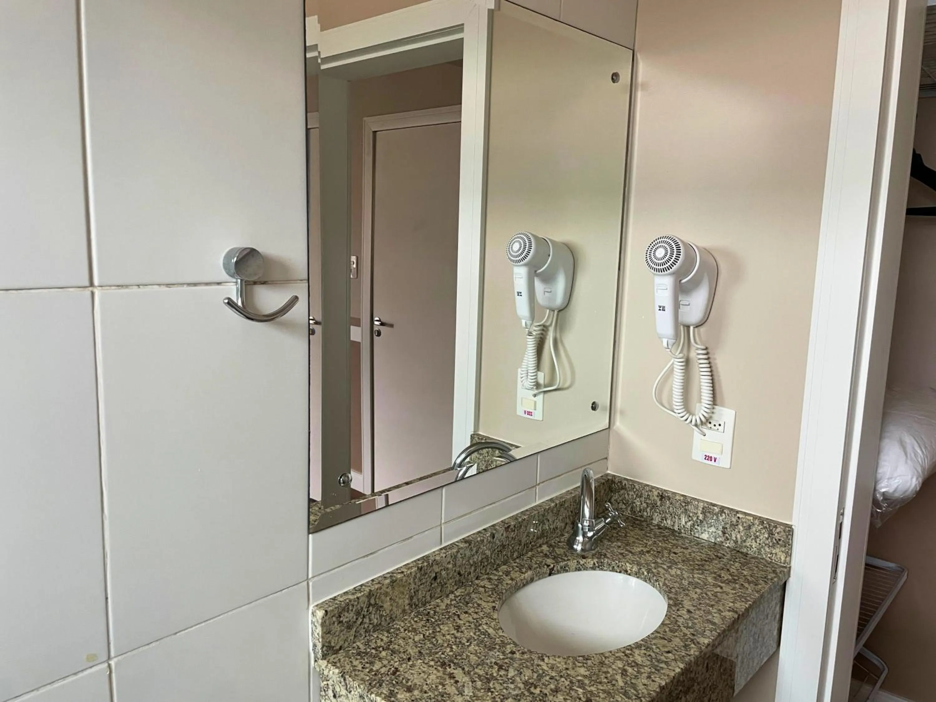 Shower in Hotel Nelo