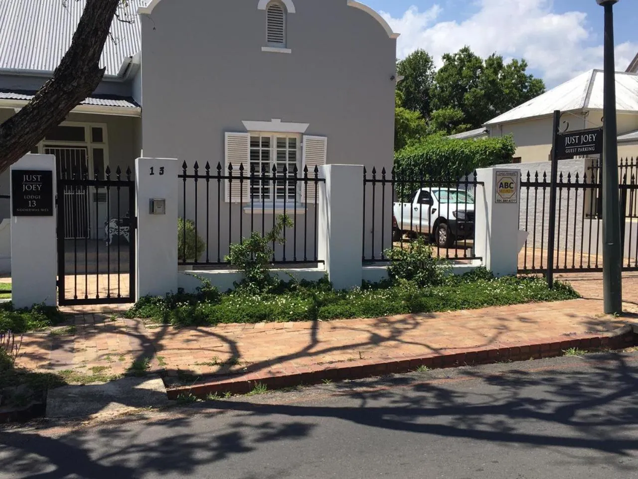 Facade/entrance in Just Joey Lodge
