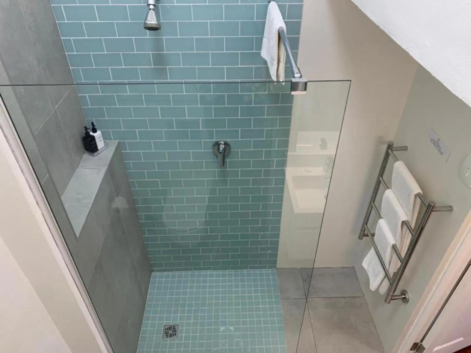 Shower in Just Joey Lodge