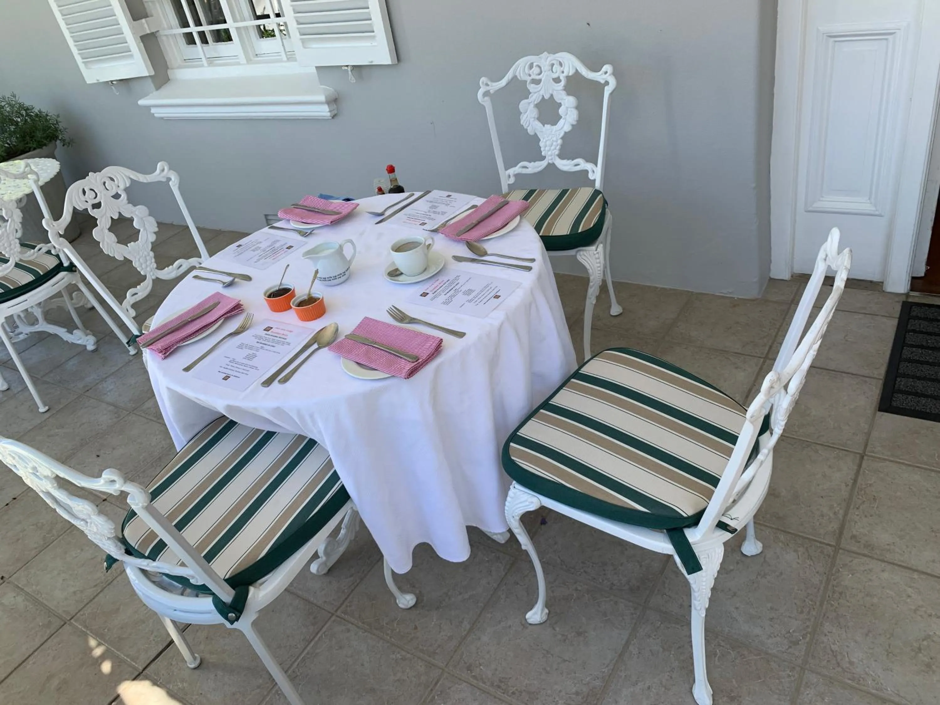 Breakfast in Just Joey Lodge