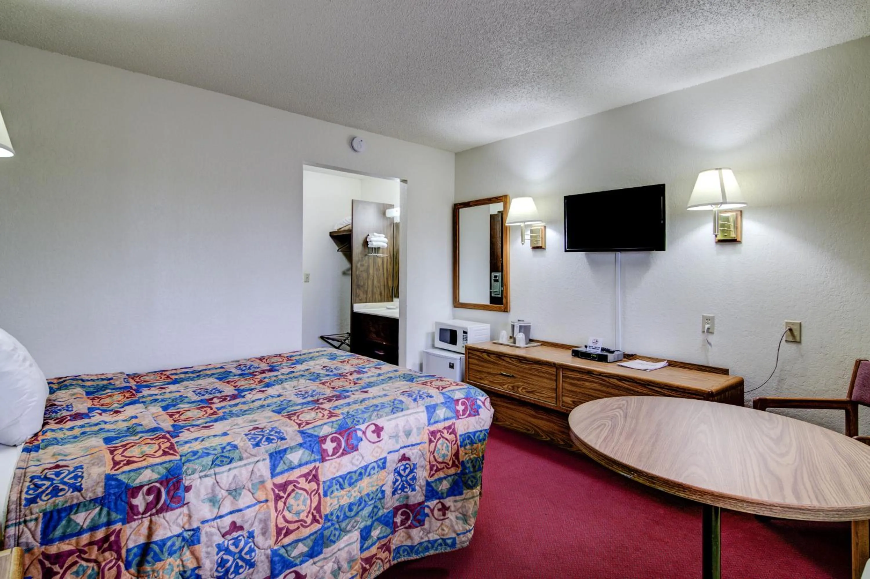 Bed in Bloomer Inn & Suites