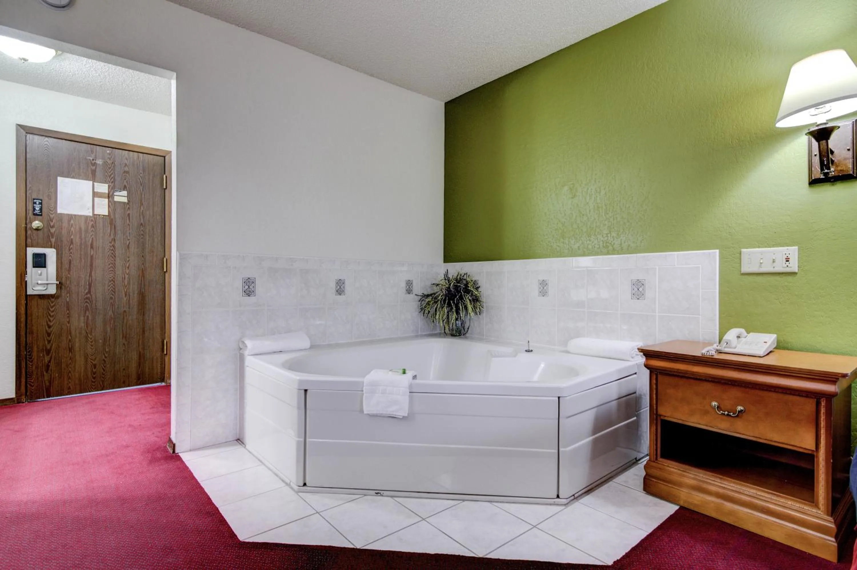 Bloomer Inn & Suites