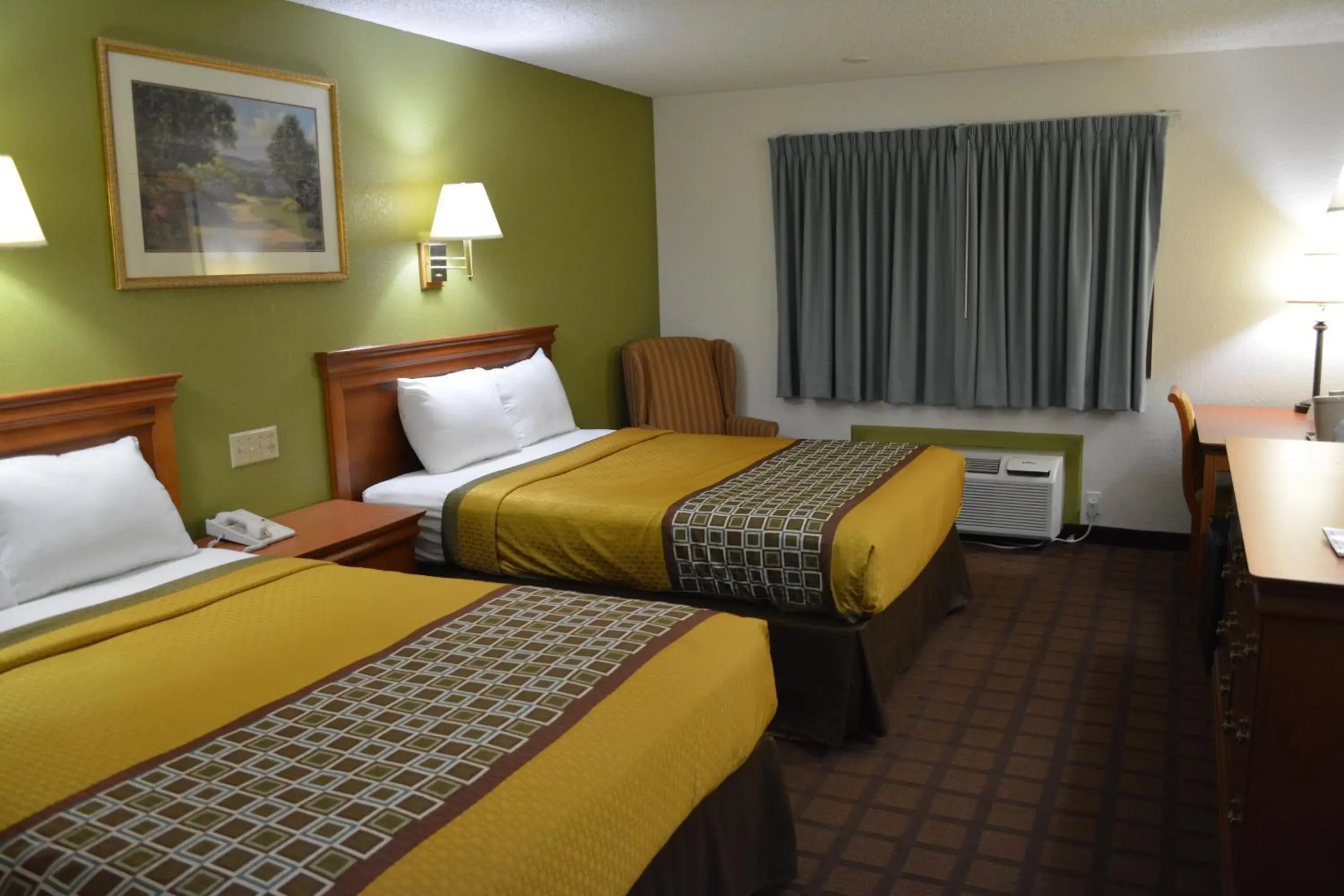 Double Room with Two Double Beds - Non-Smoking in Bloomer Inn & Suites Double Room with Two Double Beds - Non-Smoking in Bloomer Inn & Suites